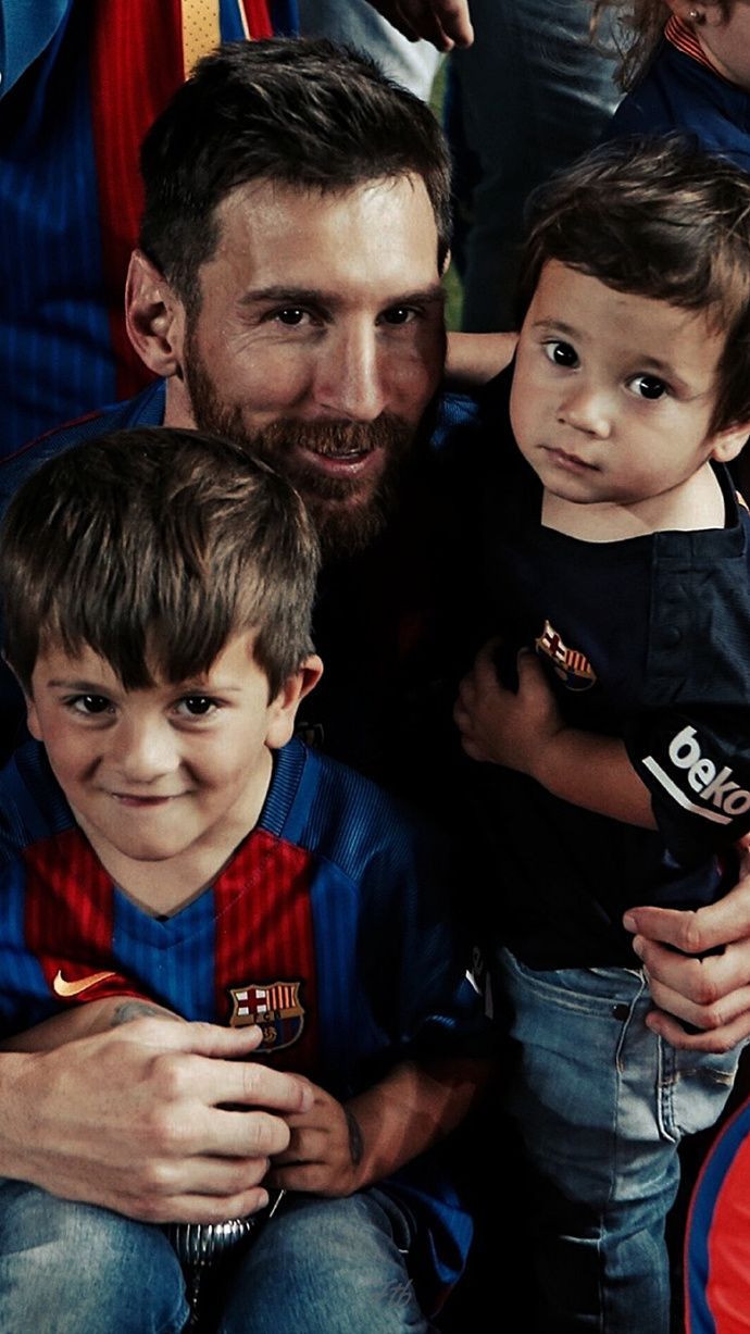 690x1227 Messi&Thiago&Mateo. Padre e figlio, Sport, Calcio