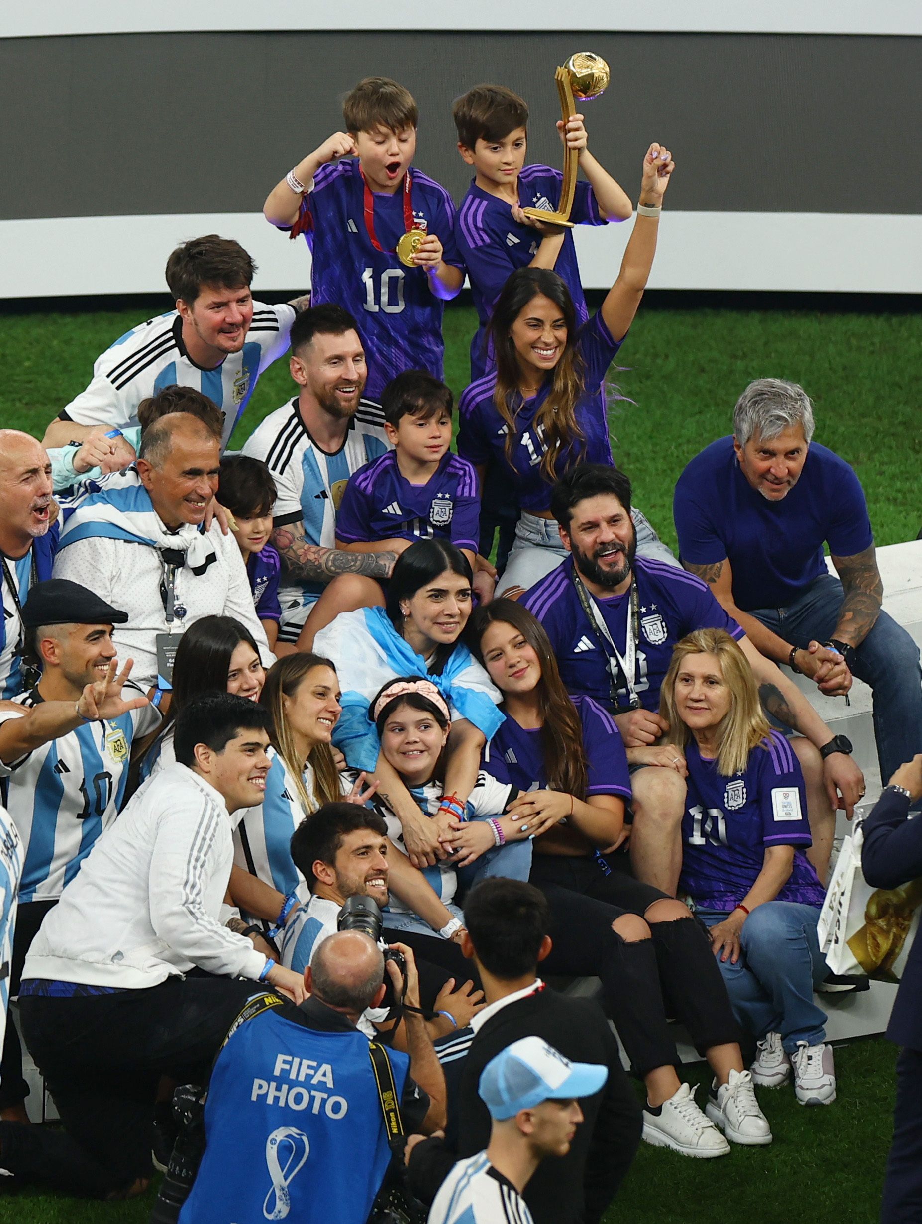 1853x2460 adorable pics of Messi and family celebrating World Cup title