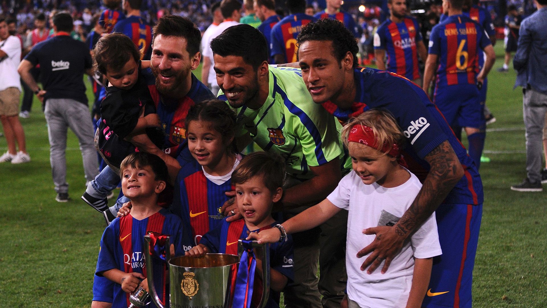 1920x1080 A Messi family affair! Antonella, Thiago and Mateo join Lionel in Copa del Rey celebrations
