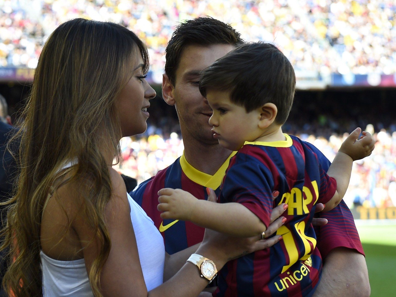 1600x1200 Lionel Messi Announces Arrival Of New Baby Boy In Adorable Instagram Post [PHOTO]