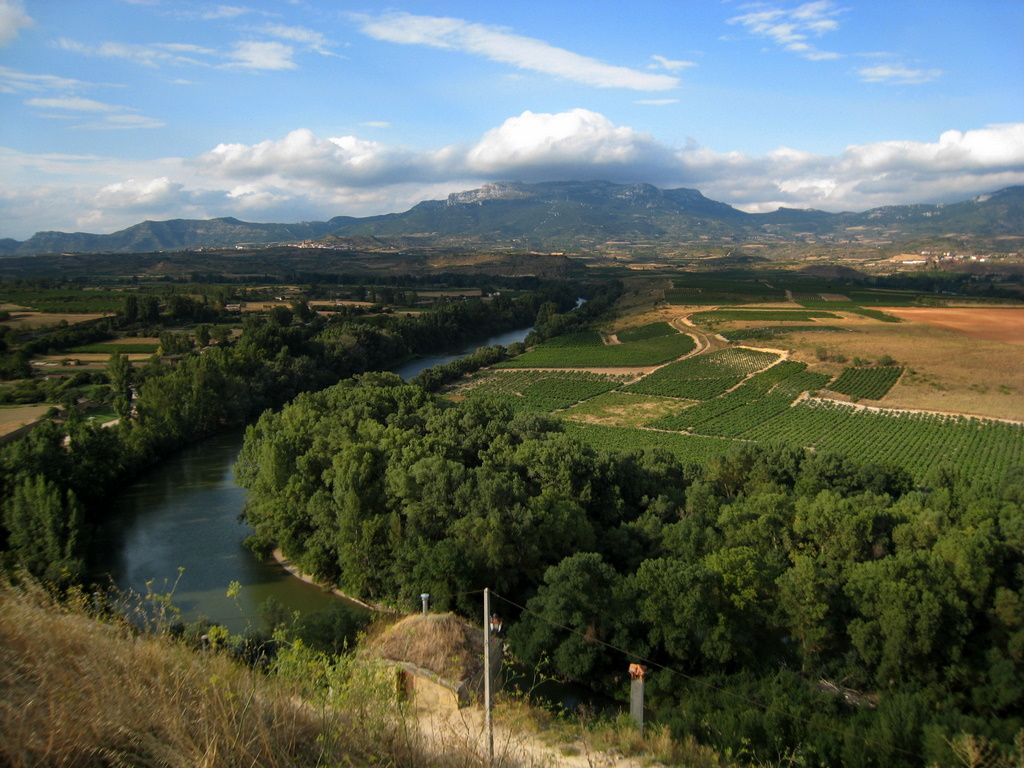 1024x768 Rio Ebro, heart of La