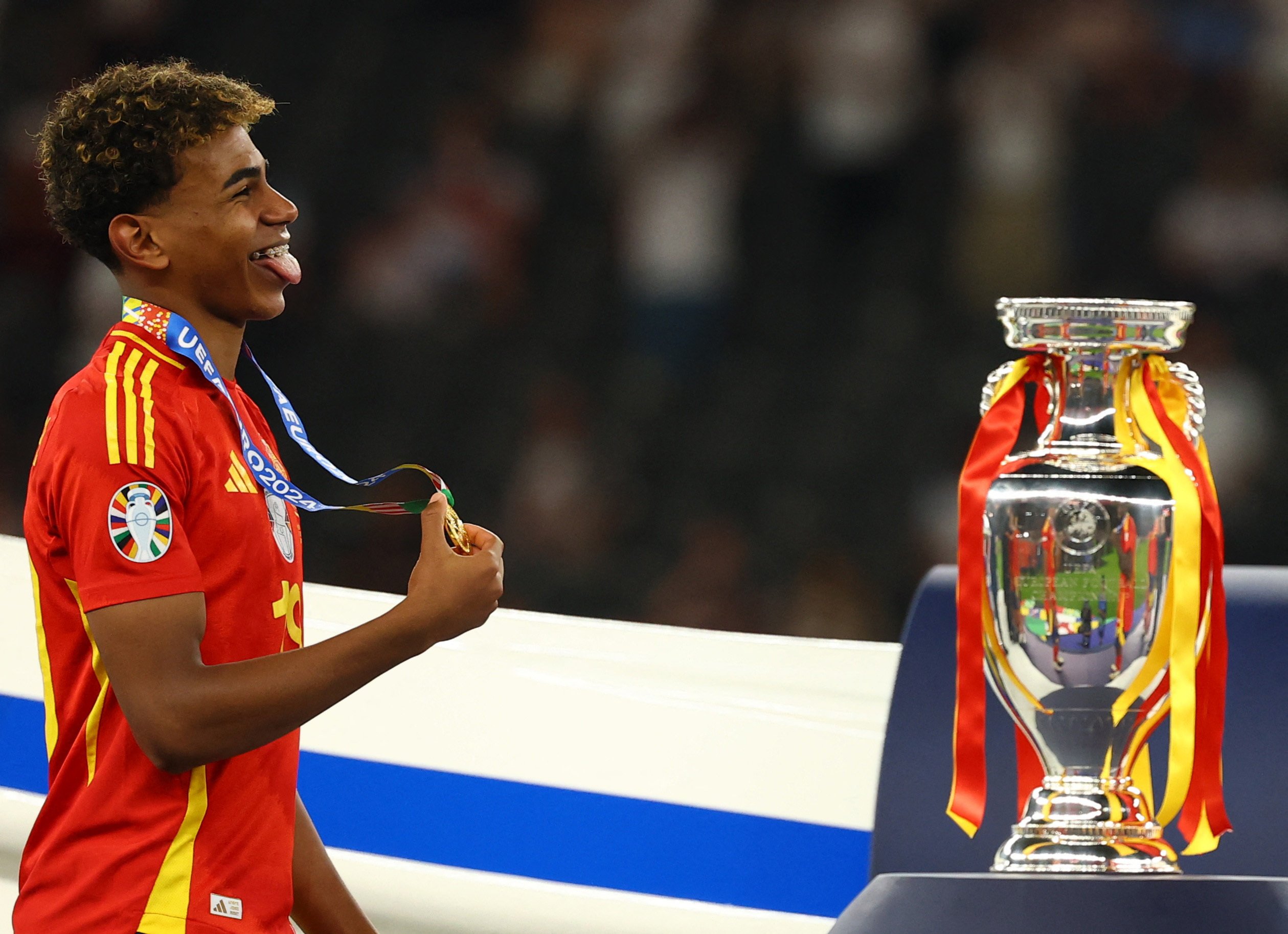 2519x1827 Spain UEFA Euro Champions 2024 Team Background Wallpaper