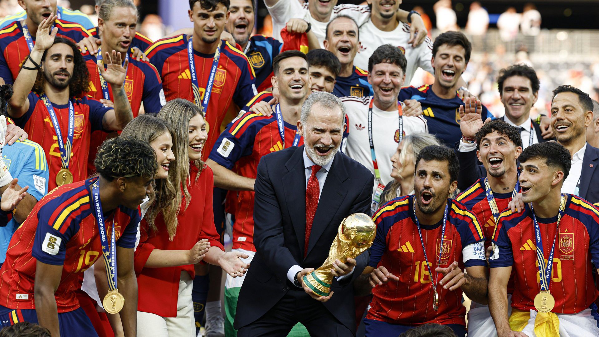 1920x1080 El momentazo de Felipe VI con la Copa del Mundo: Habéis llevado el nombre de España a lo más alto