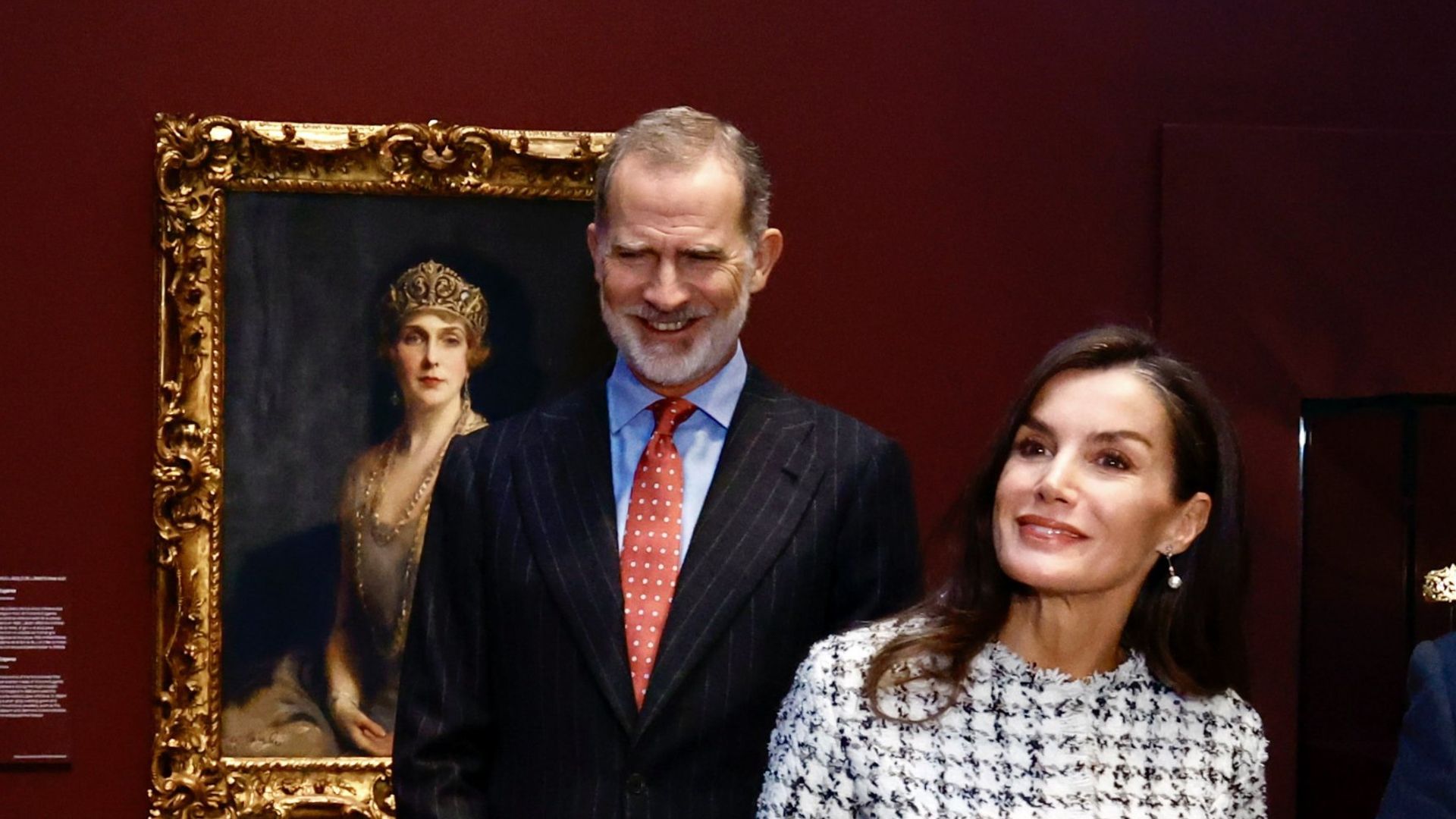 1920x1080 La foto inédita del rey Felipe VI observando su propio bautizo junto a la reina Letizia: un momento lleno de historia