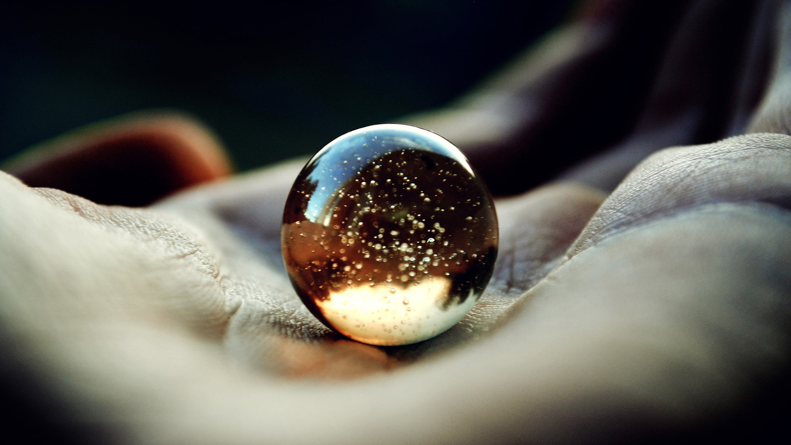 2560x1440 Five sphere marble toys HD wallpaper