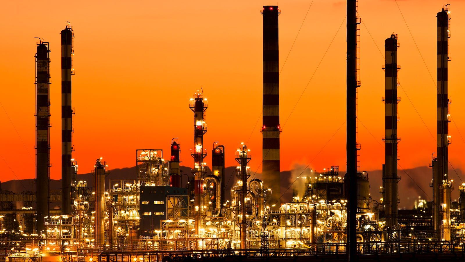 1600x900 Why the Oil & Gas Sector is Going Solar - Industrial Sun