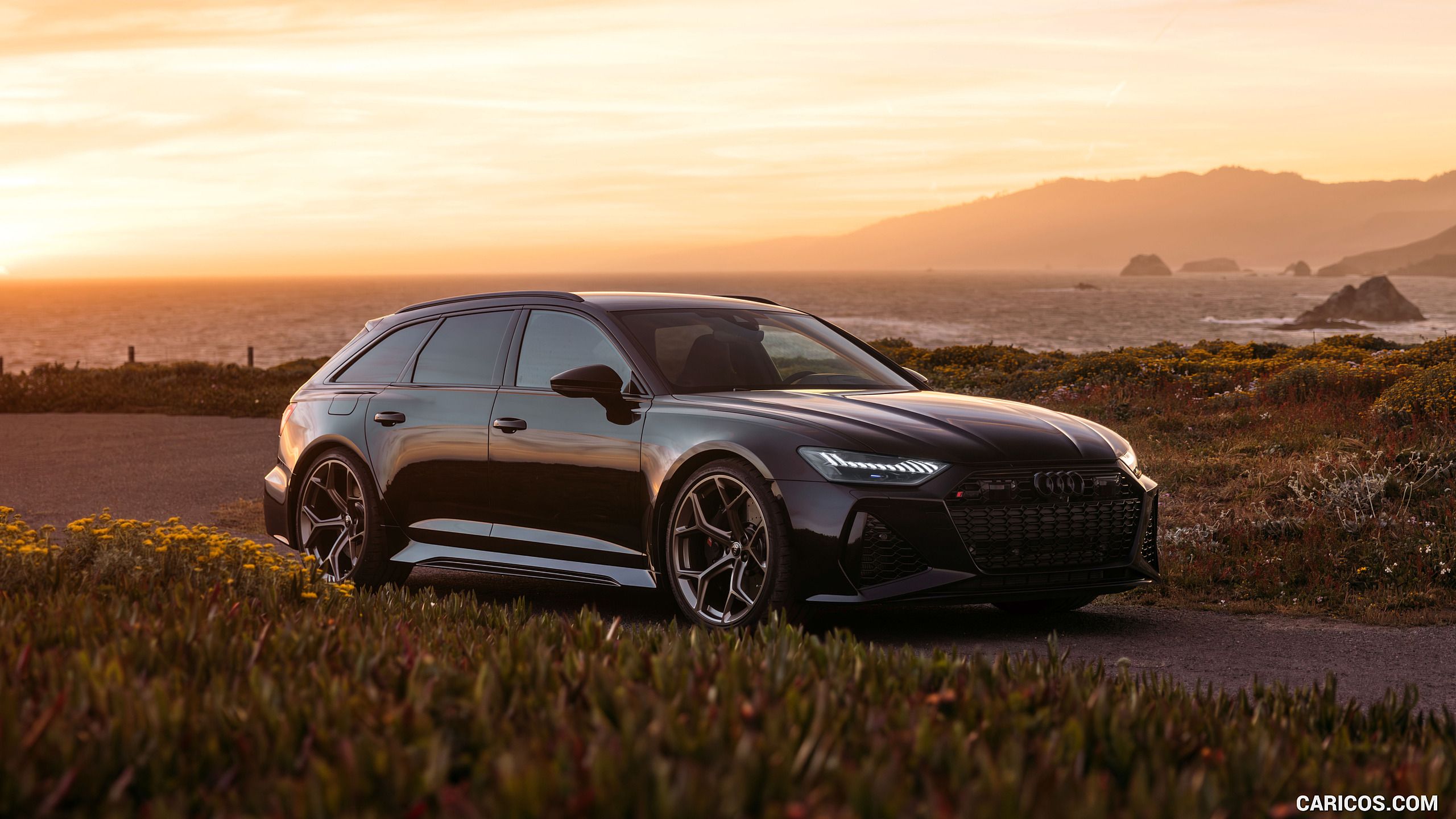 2560x1440 Audi RS 6 Avant Performance (US Spec)MY (Color: Mythos Black Metallic). Front Three Quarter