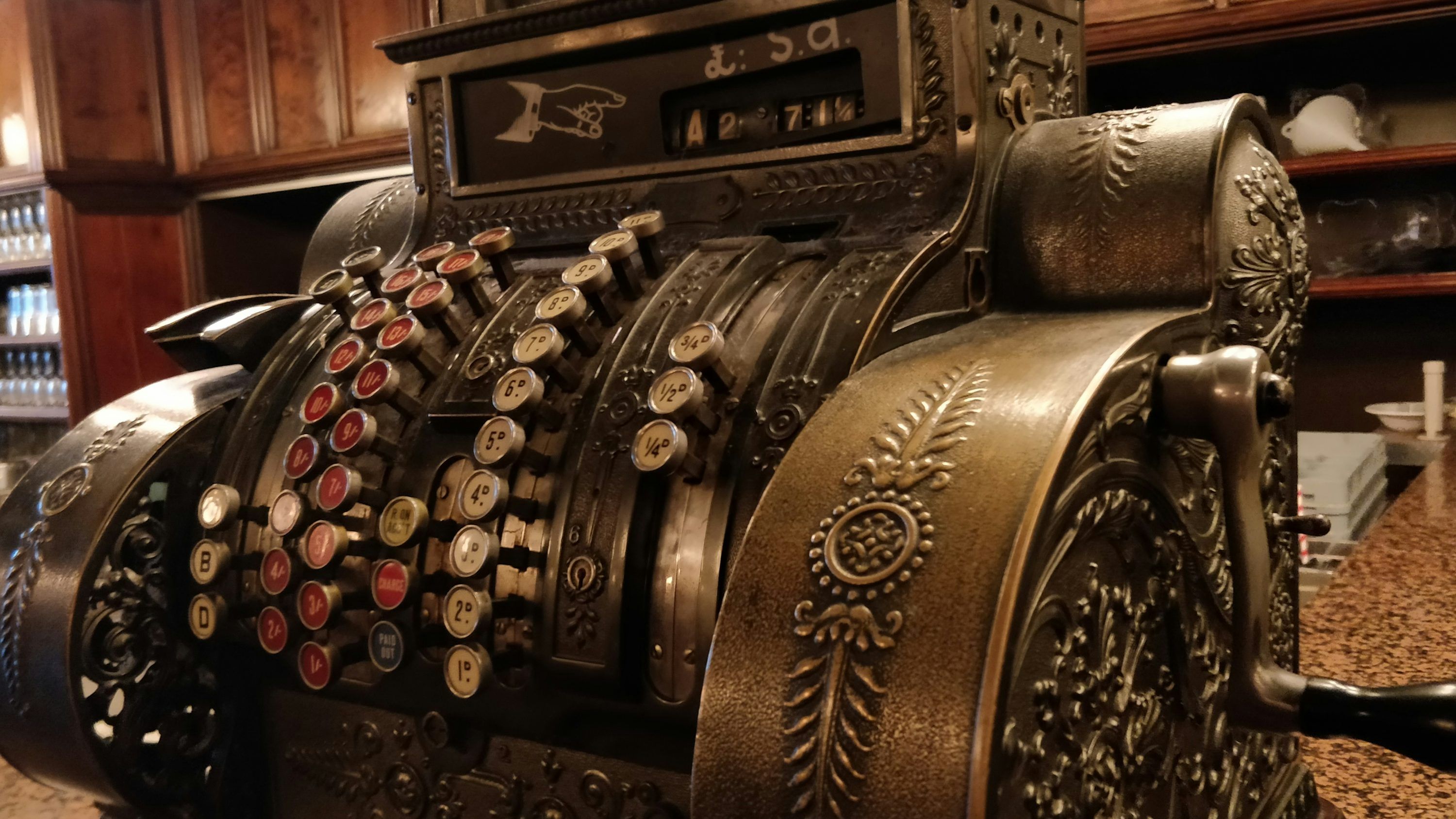 3000x1687 Vintage cash register photo