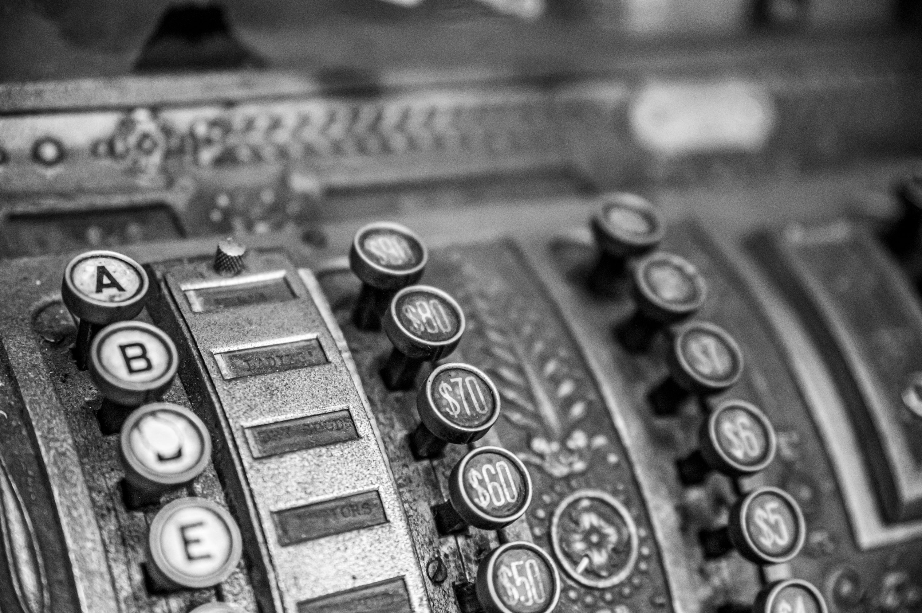 3000x1996 A close up of an old fashioned typewriter photo