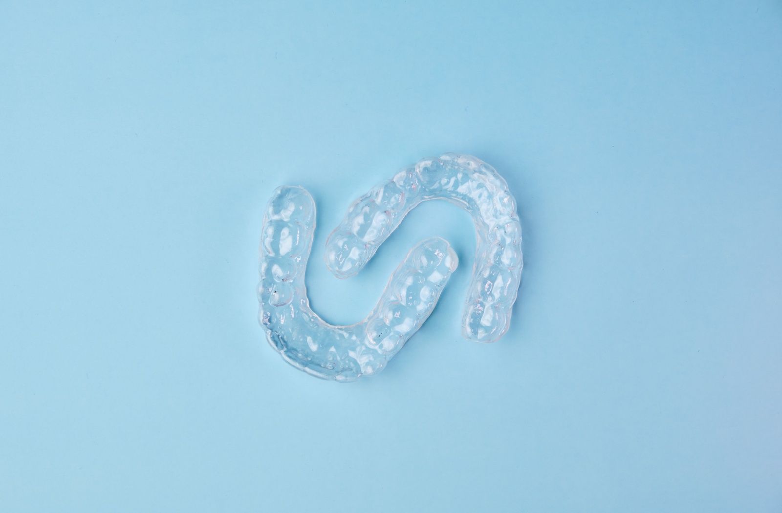 1600x1050 Invisalign vs. Retainer vs. Night Guard: Key Differences