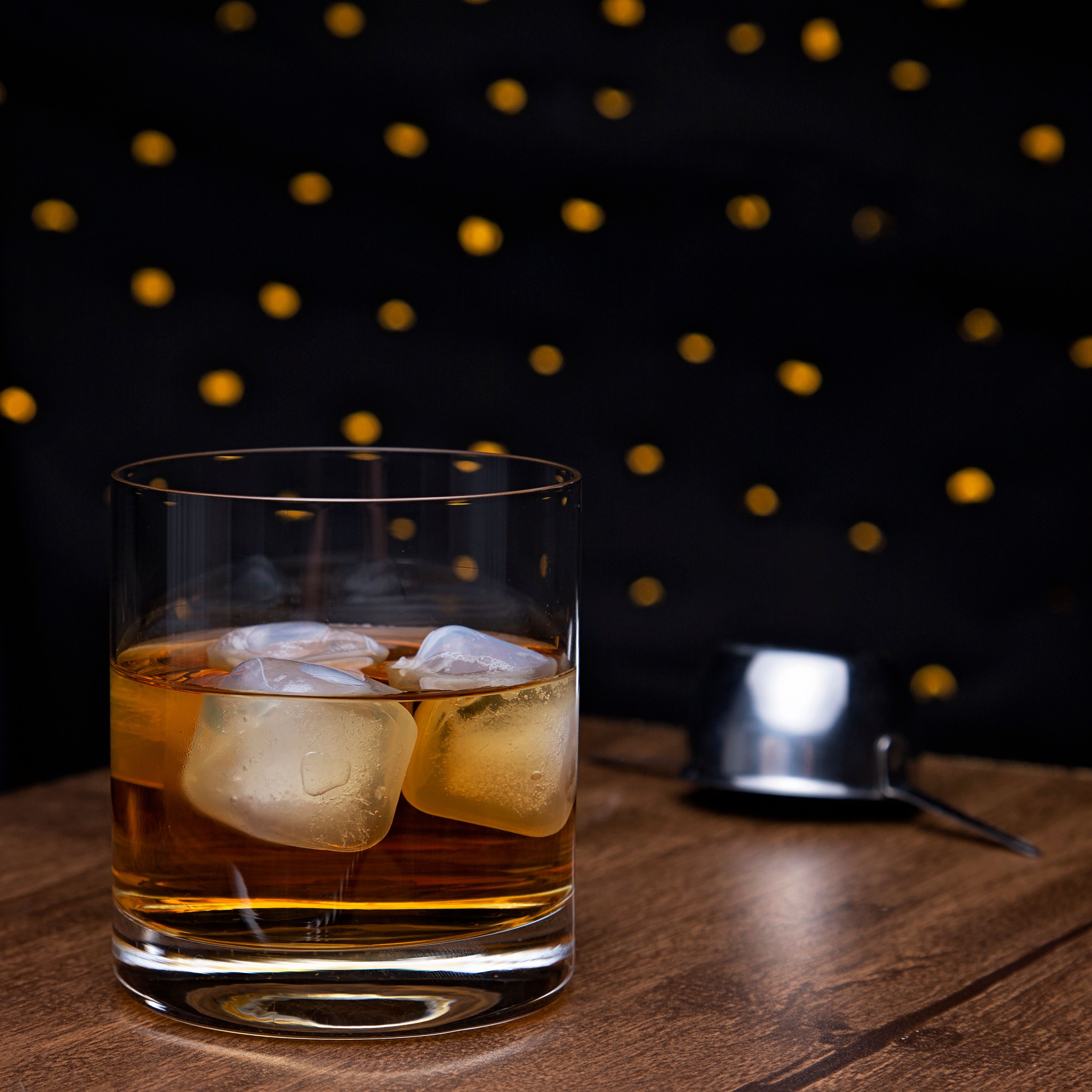 4041x4041 Elegant Whiskey Glass with Ice Cubes · Free