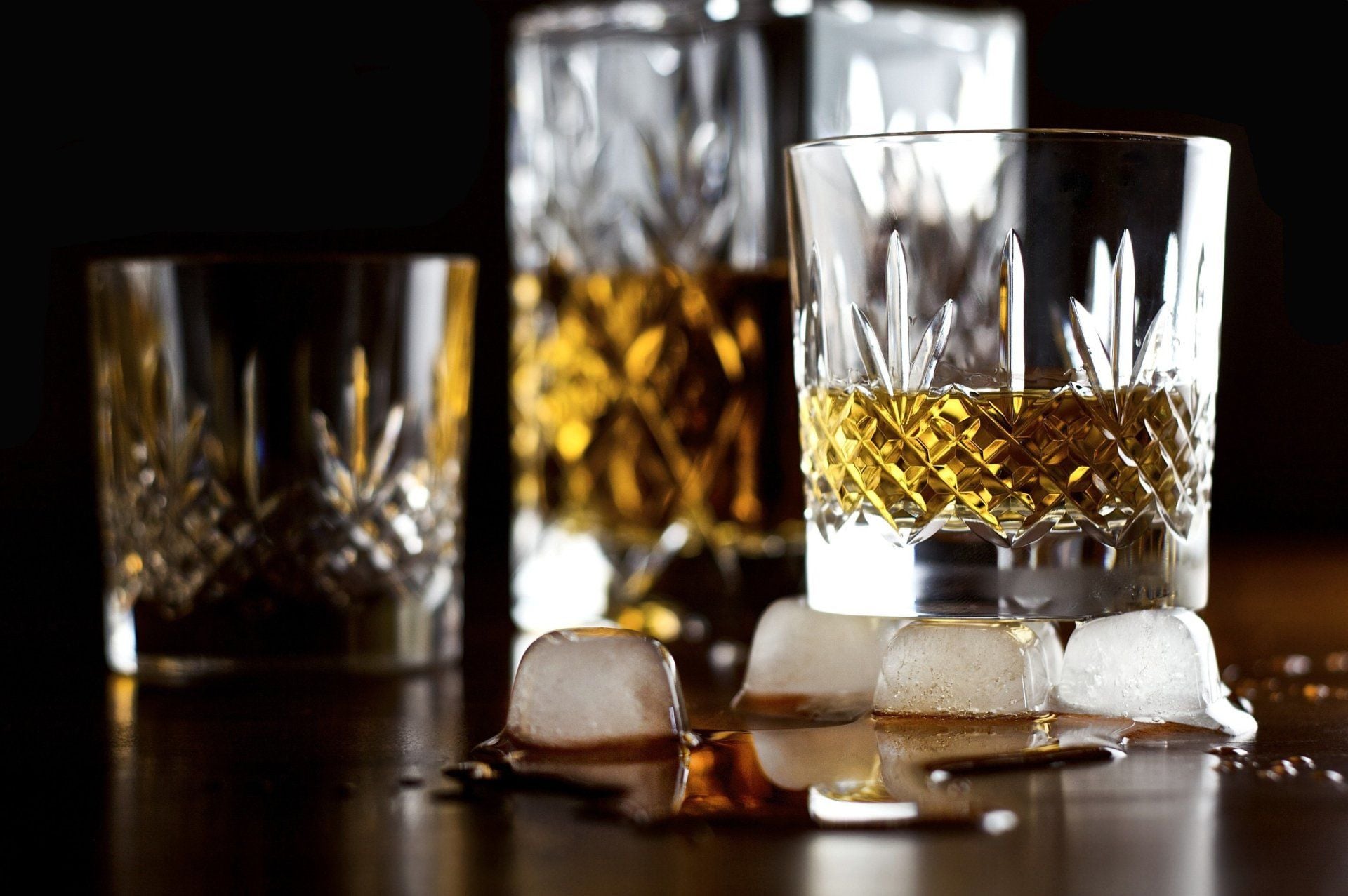 1920x1277 HD Whisky Elegance: A Taste of Timeless Flavorx1863
