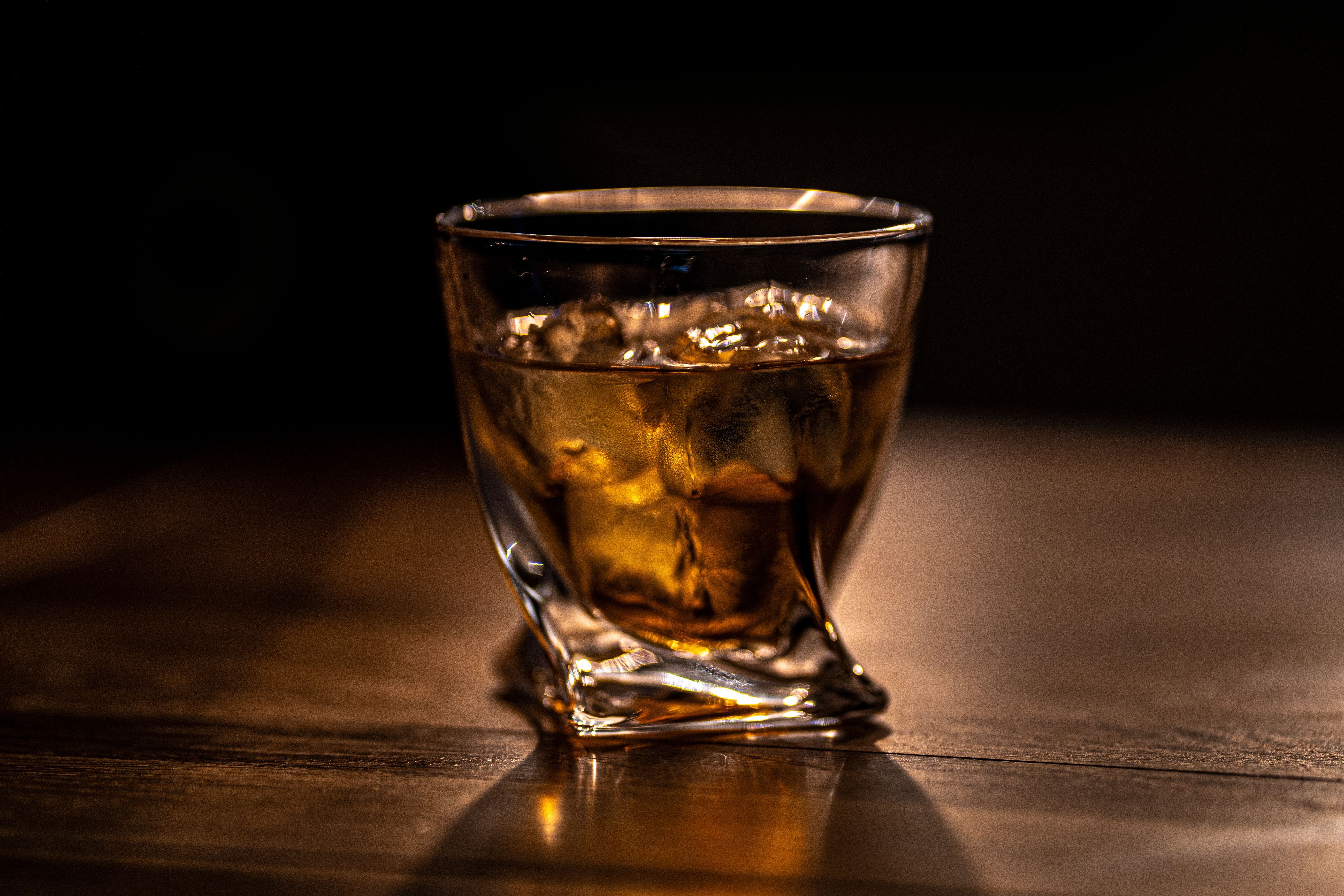 5200x3467 Close Up Shot Of A Glass Of Whiskey On A Wooden Table · Free