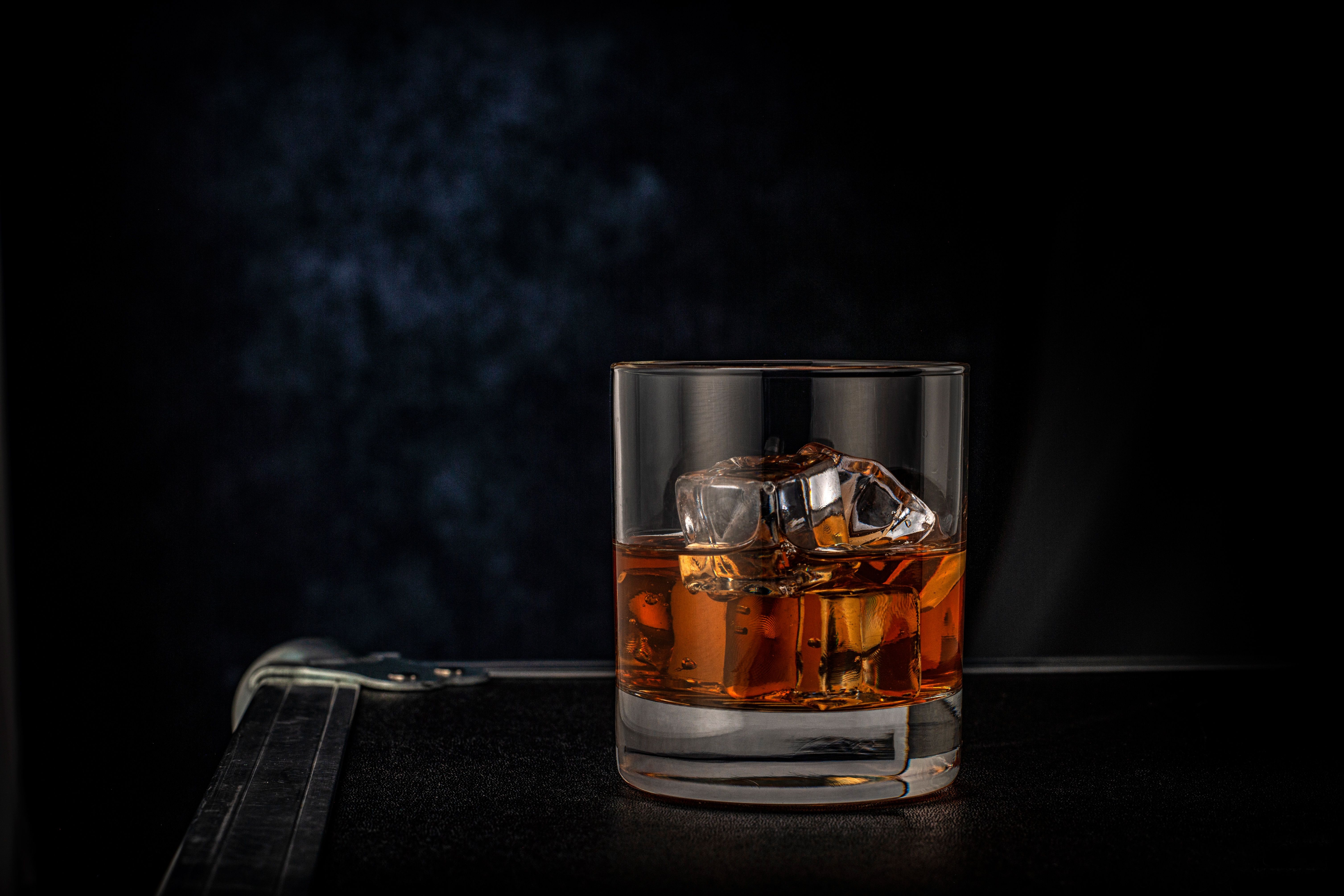 6028x4019 Wallpaper ice, glass, whiskey, the dark background for mobile and desktop, section стиль, resolution 6028x4019