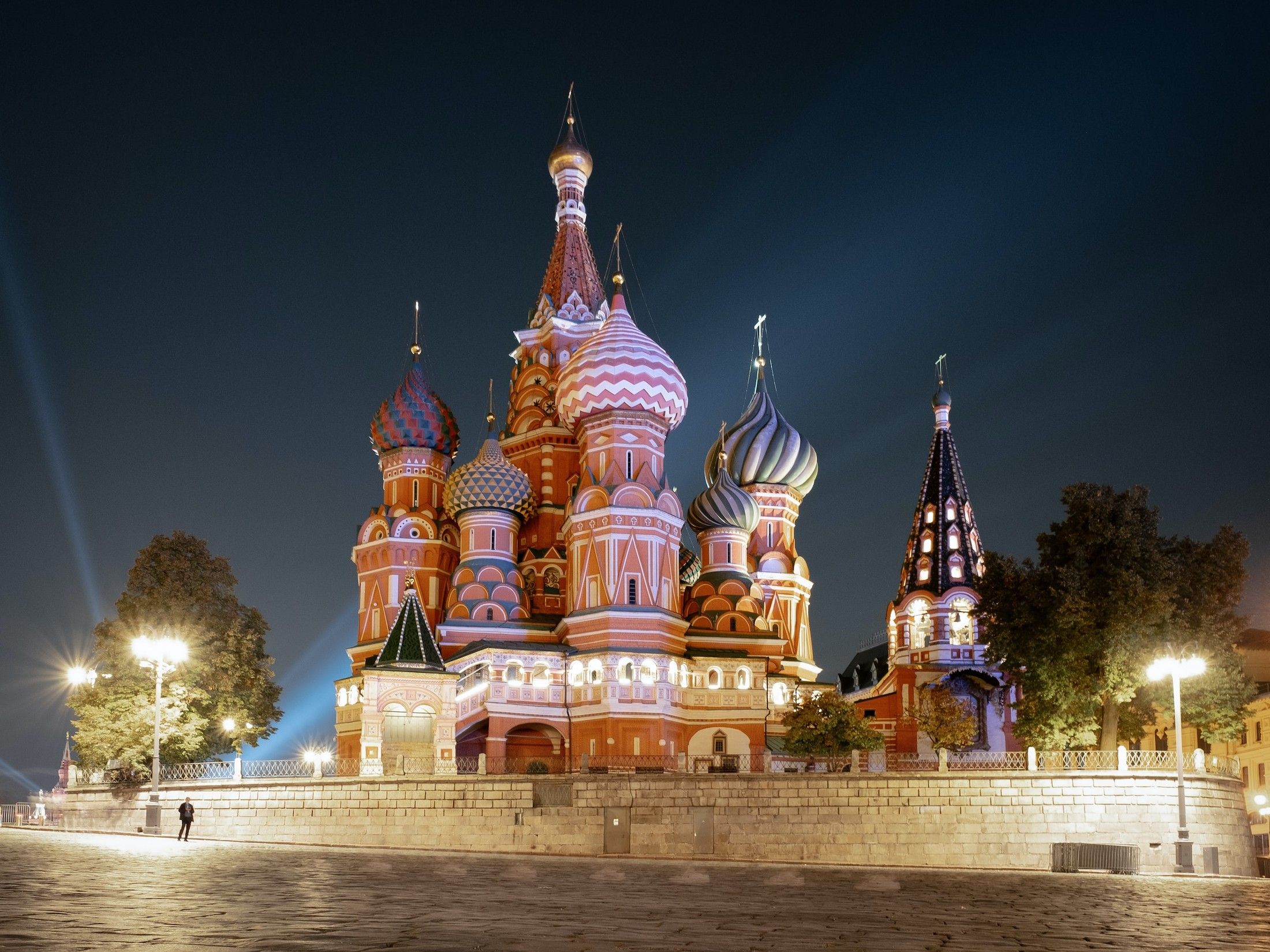 2200x1650 Saint Basil's Cathedral's technicolor onion domes
