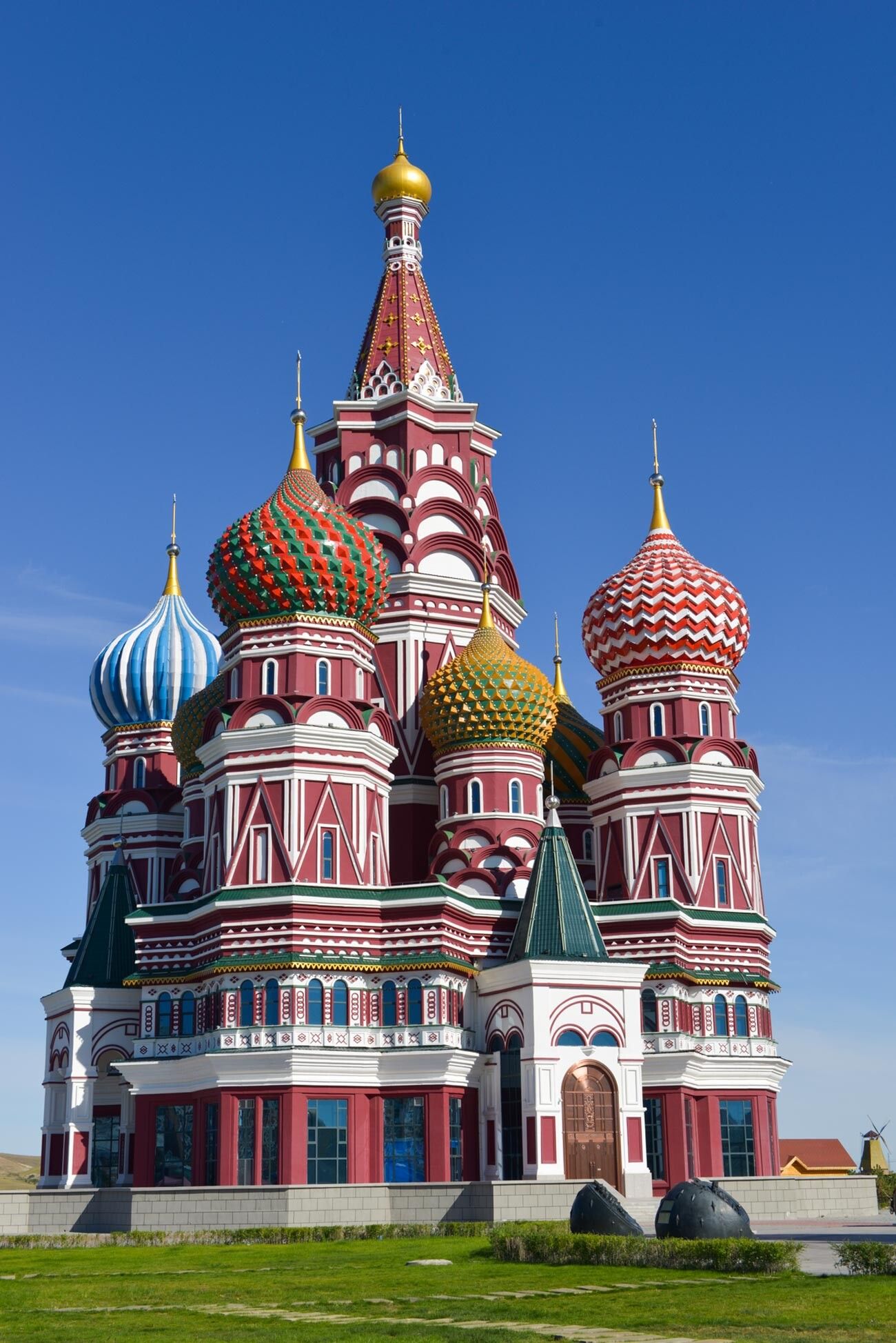 1300x1947 St. Basil's Cathedral 'copycats' (PHOTOS)