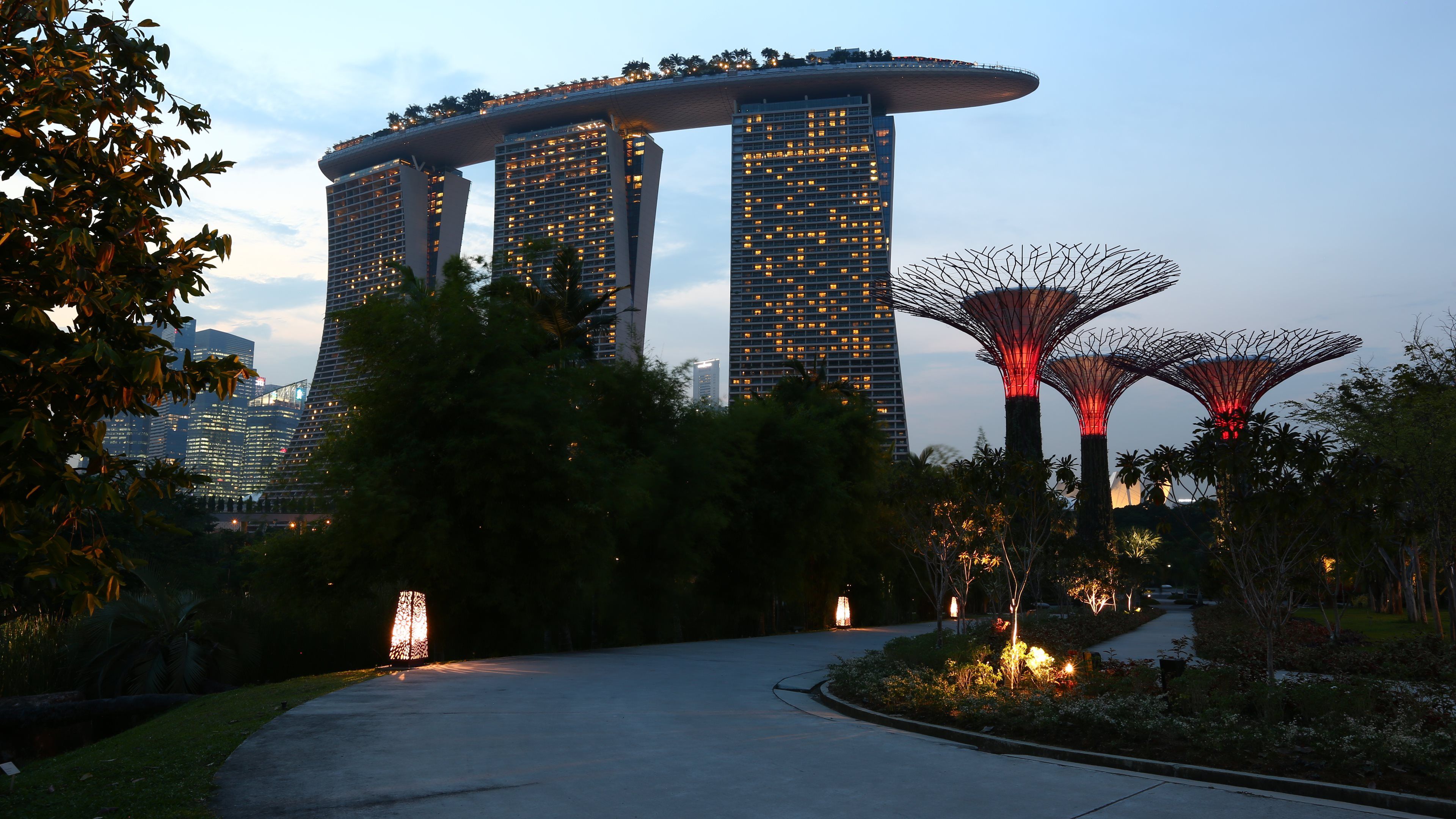3840x2160 Singapore's Marina Bay Sands: Stunning 4K Ultra HD Nightscape Wallpaperx2160