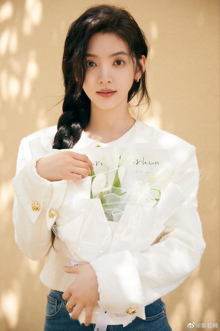 736x1104 Zhang Ruo Nan