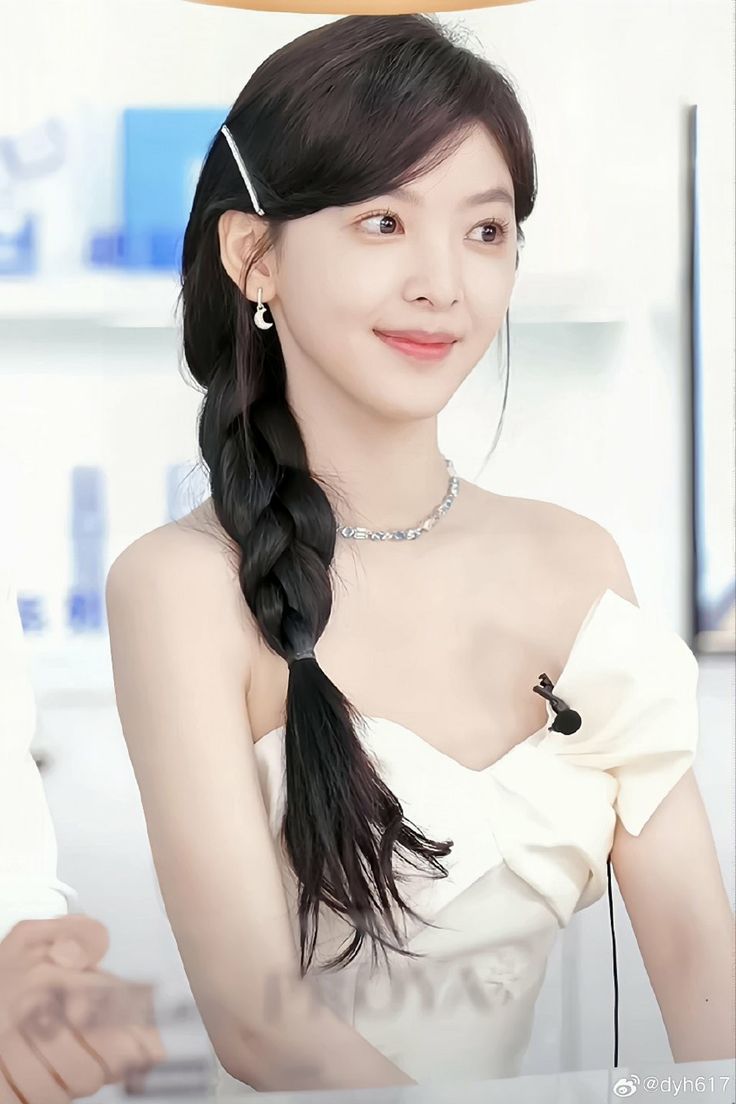 736x1104 C drama hairstyles. Suzaizai hairstyle, Chen zhuoxuan, Asian actress