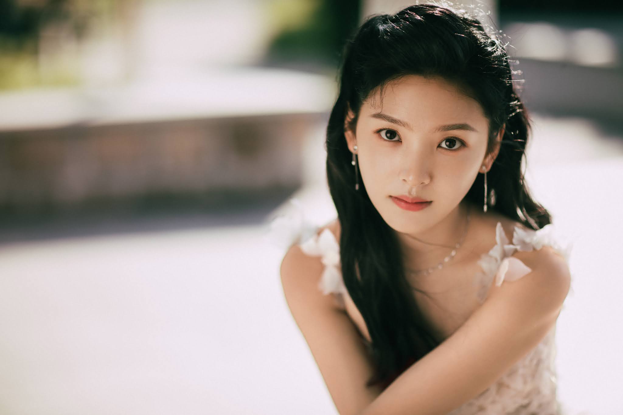 2048x1365 China Entertainment News: Zhang Ruonan poses for photo shoot
