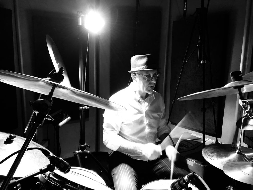 1024x768 Lang Bliss Drummer, Producer