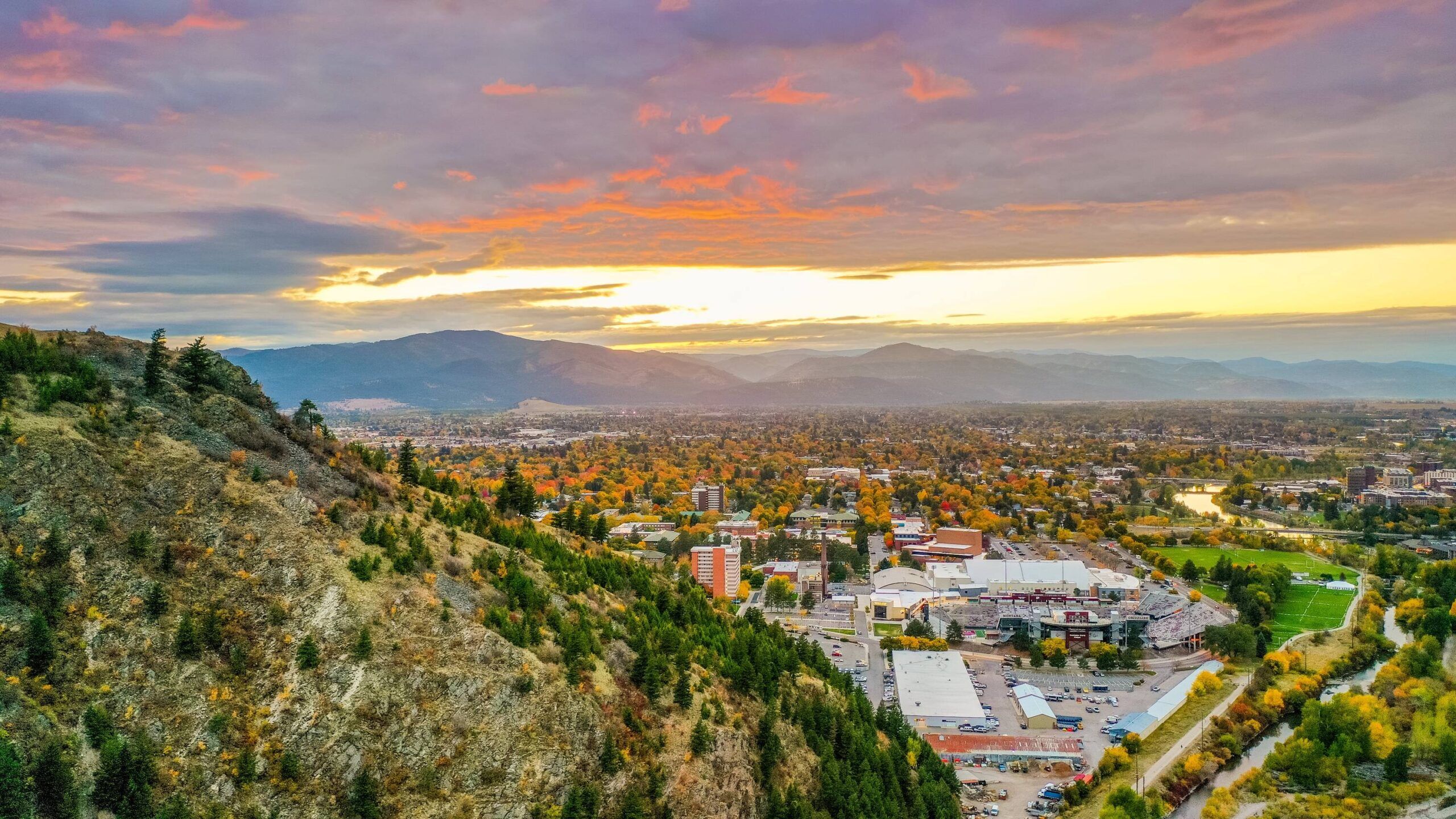 2560x1440 Planning a Perfect Weekend Getaway to Missoula in the Fall