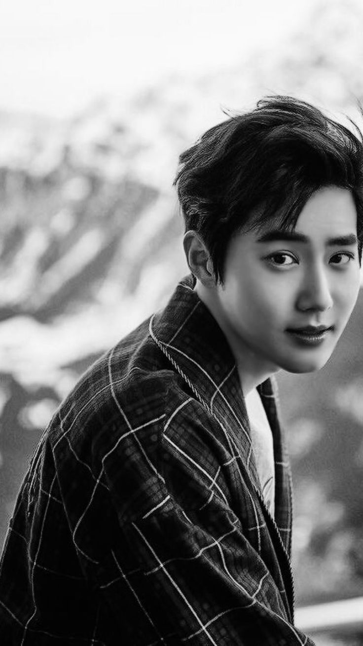 736x1309 Exo suho wallpaper. Suho grey suit photocard, Kim jun myeon wallpaper, Baekhyun
