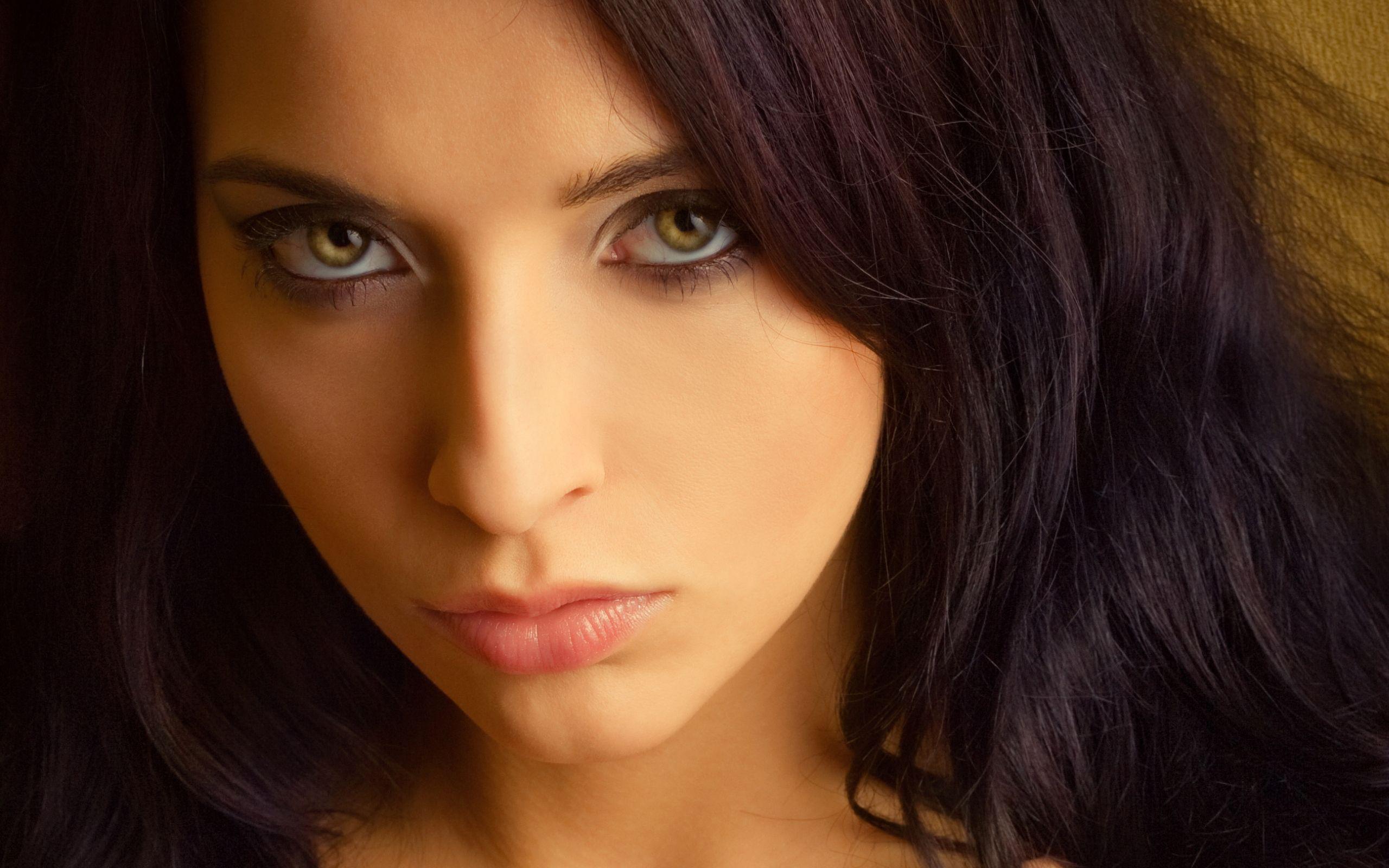 2560x1600 Attractive girl