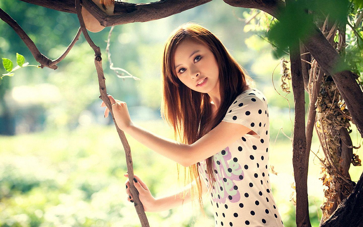 1440x900 A School Girl Both Beautiful and Pure, Big Eyes and Snowy White