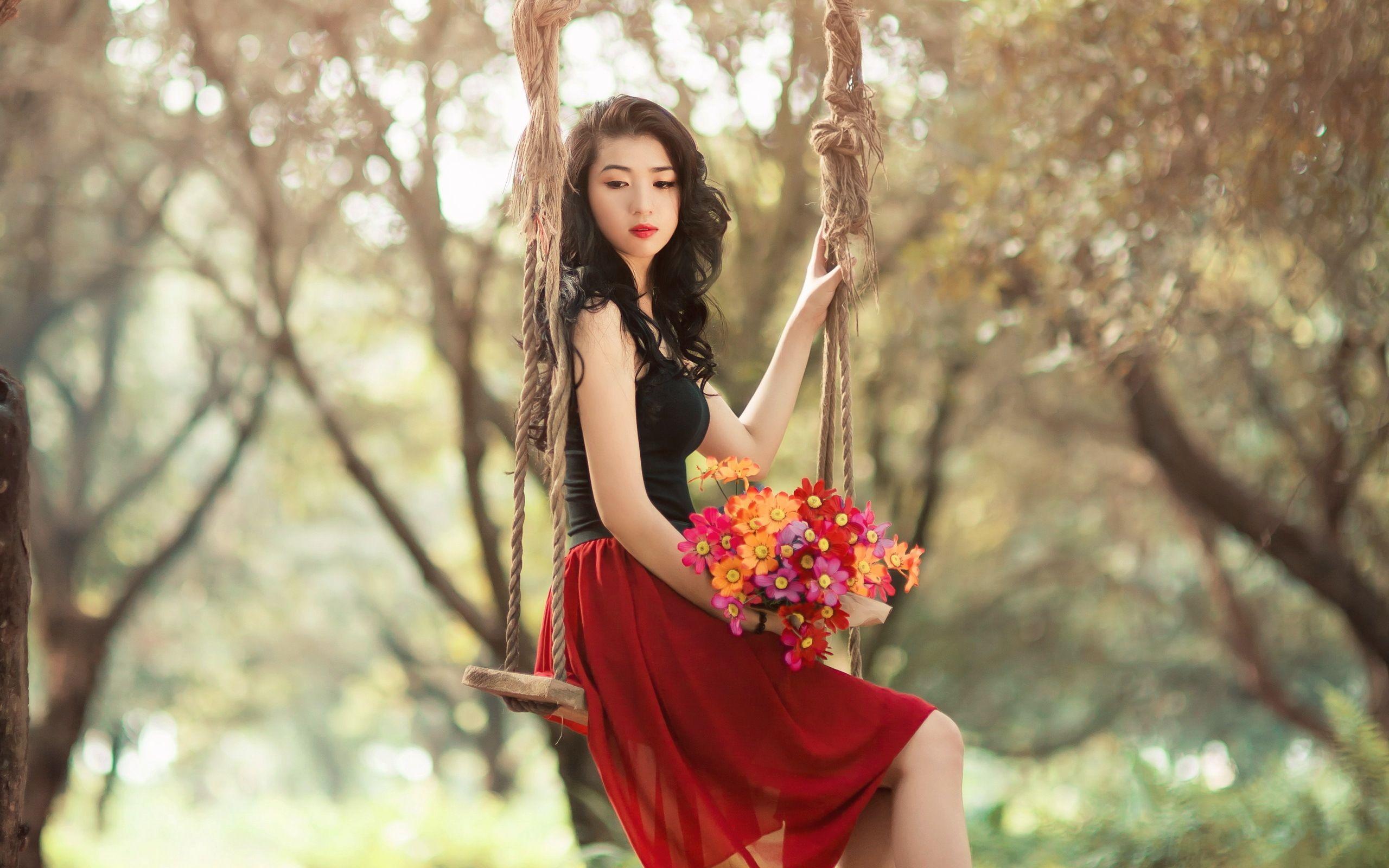 2560x1600 Girls Flowers