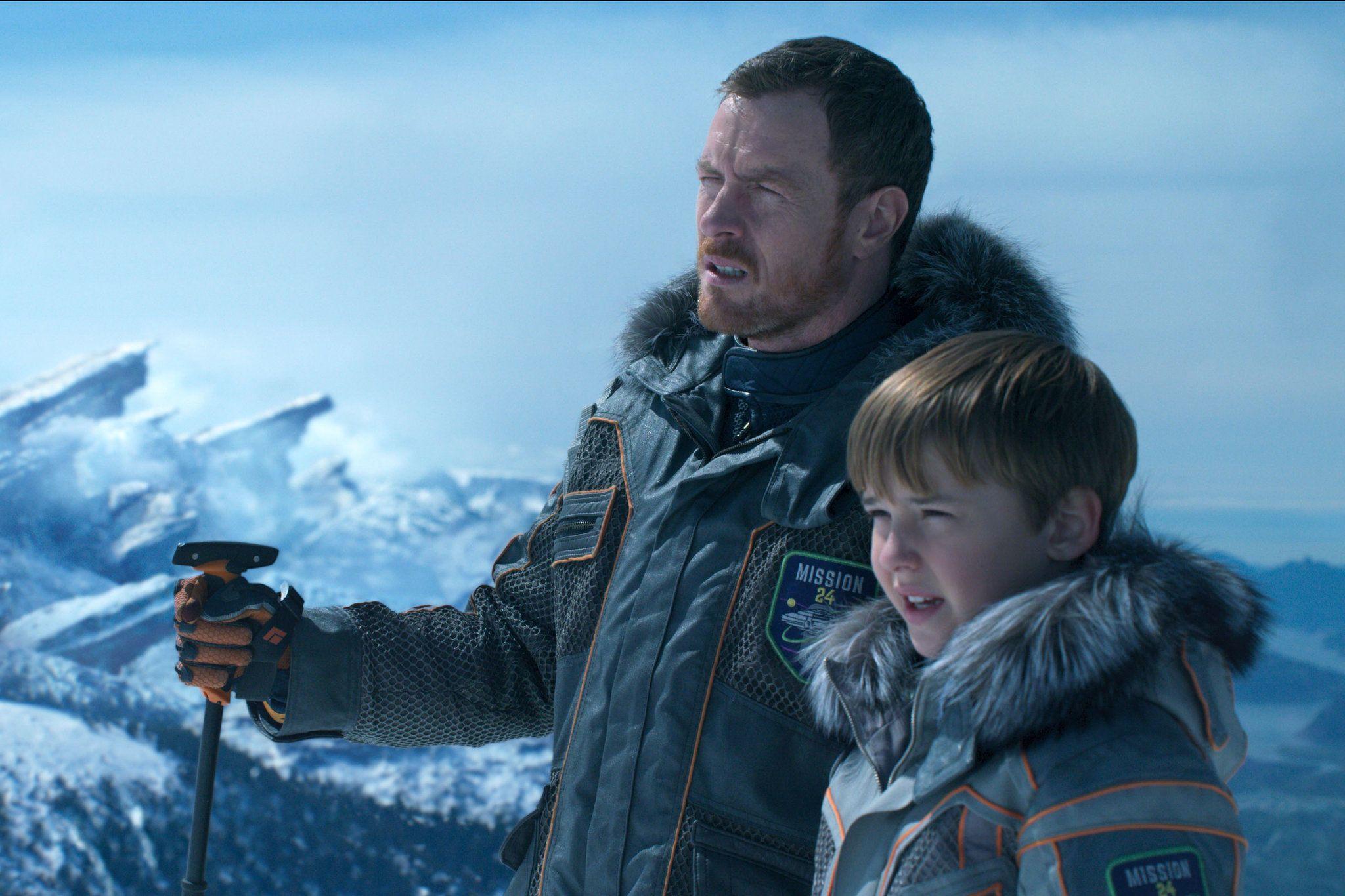 2048x1366 Review: 'Lost in Space, ' This Time With More Company New