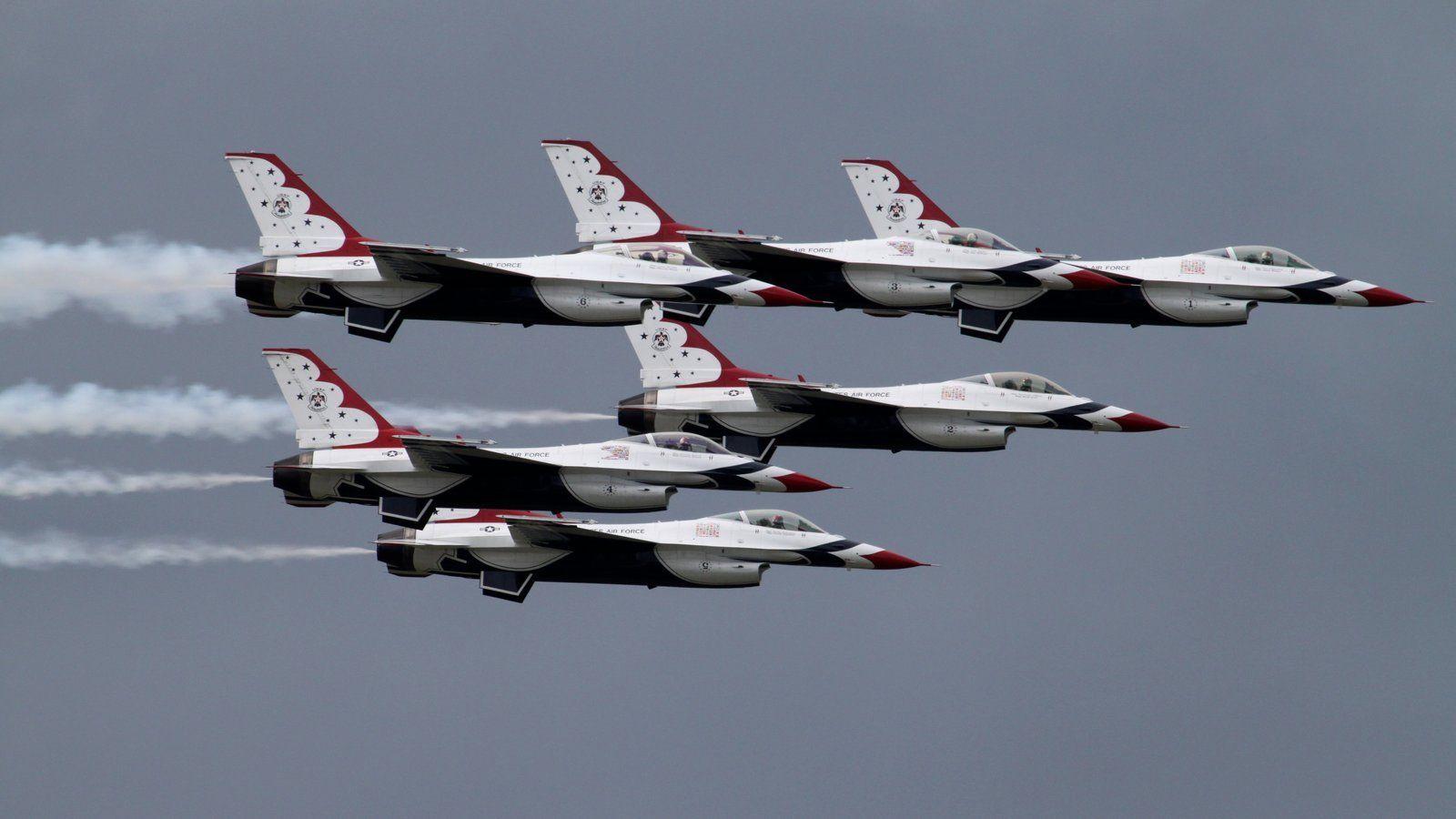 1600x900 USAF Thunderbirds F16 V wallpaperx900