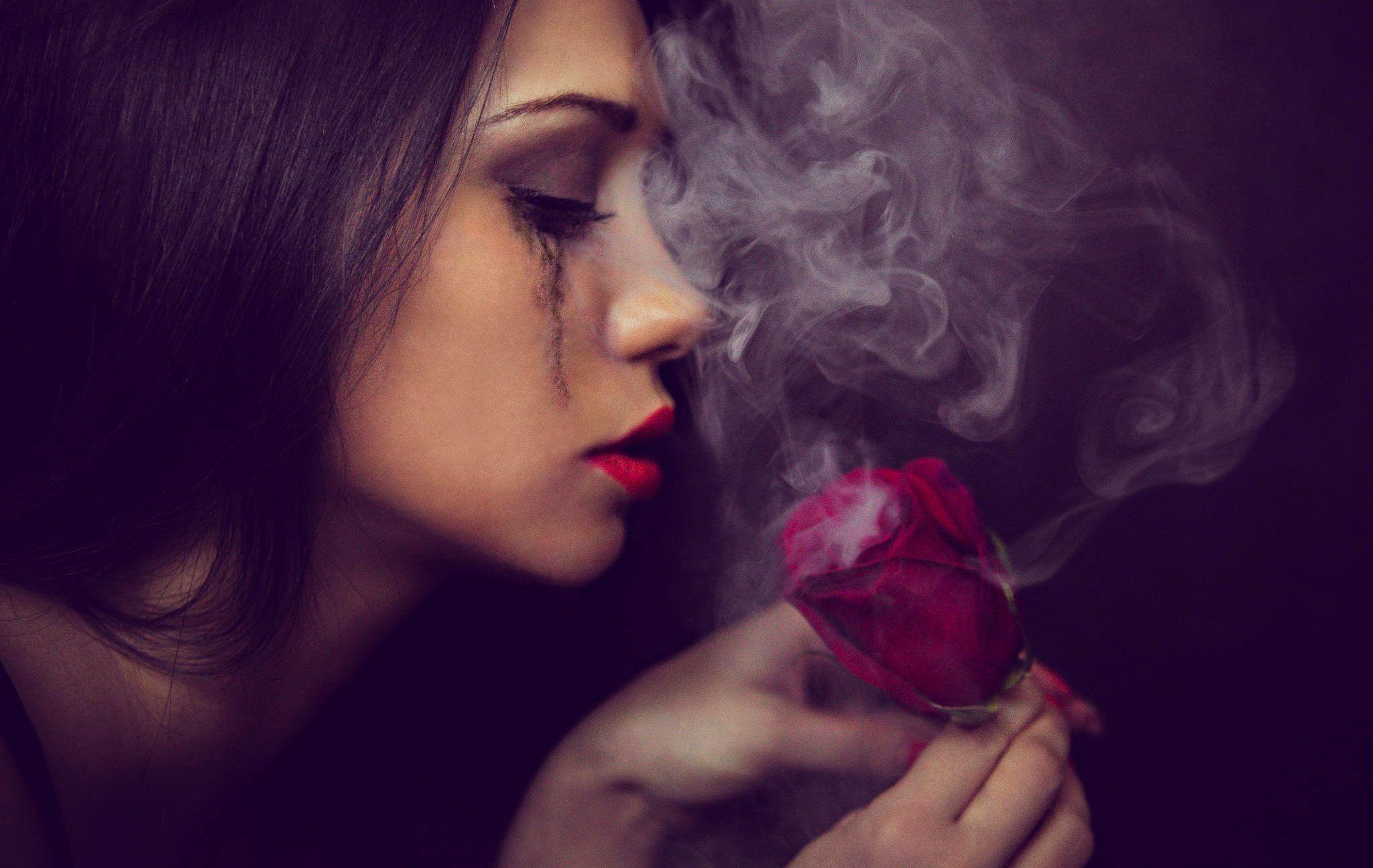 2048x1296 Smoking Girl Wallpaper