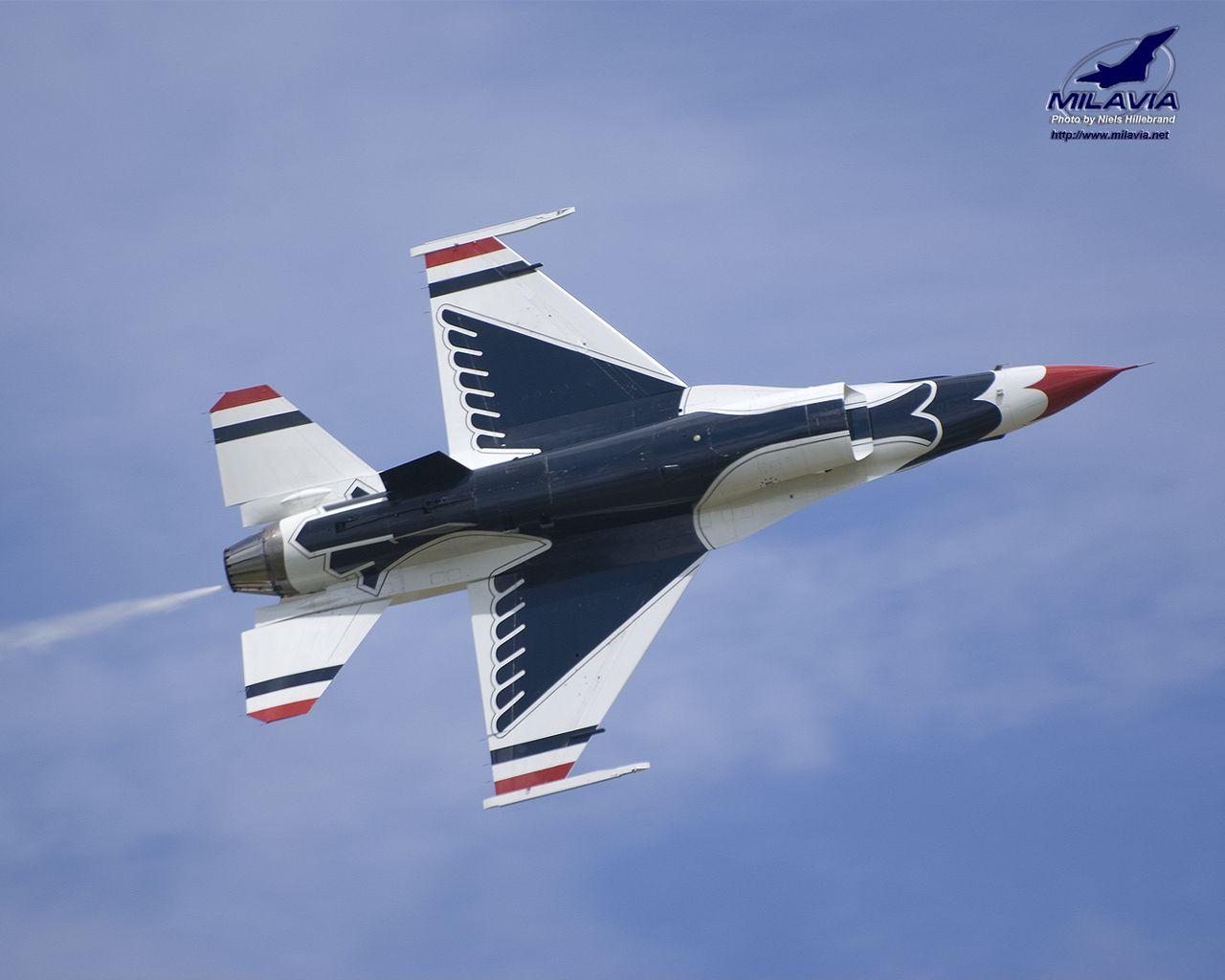 1280x1024 MILAVIA Aircraft Wallpaper Thunderbirds F 16