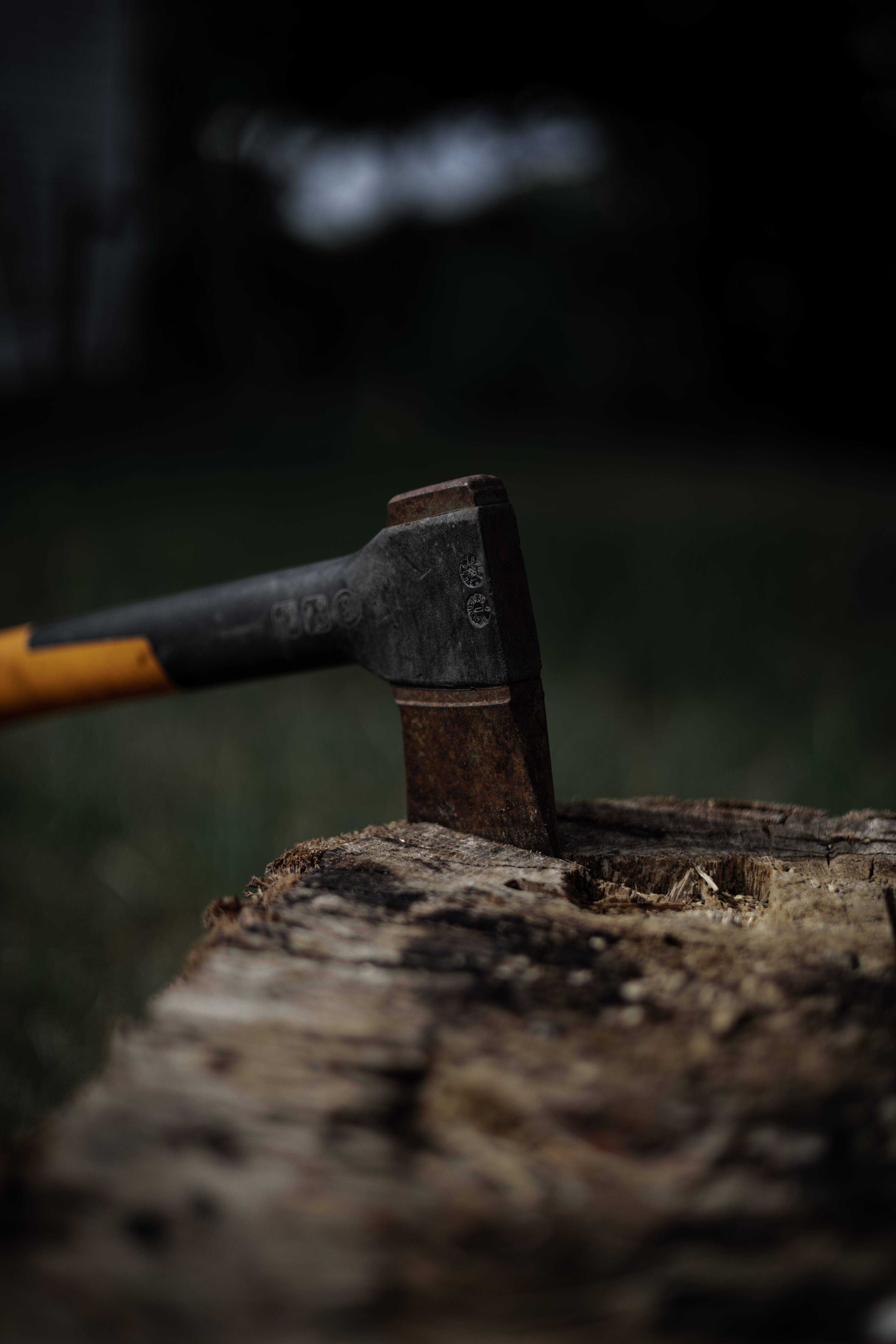 4160x6240 A Hatchet on a Wood · Free