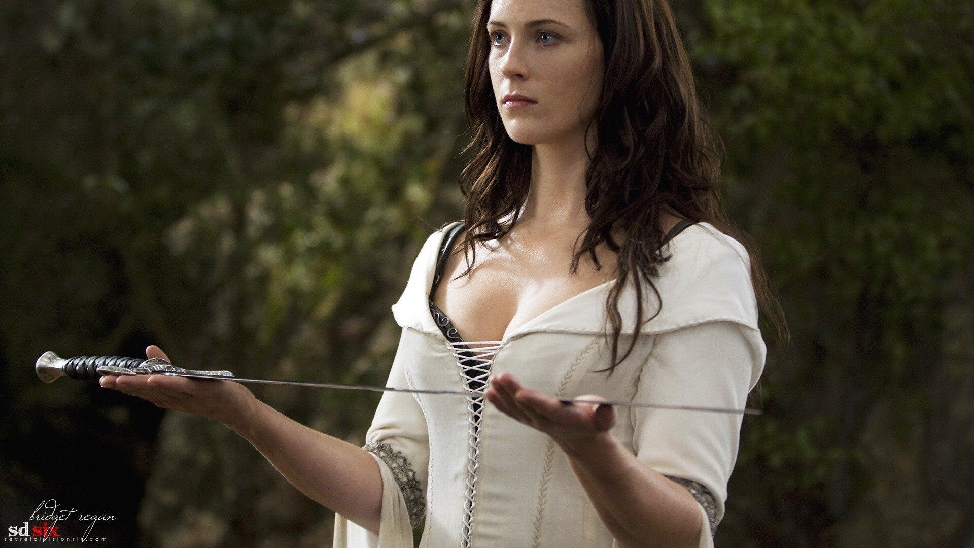 1920x1080 Legend of the Seeker HD Wallpaper: Bridget Regan in Actionx1080