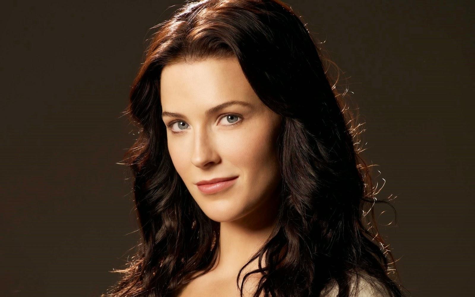 1600x1000 Bridget Regan Wallpaper