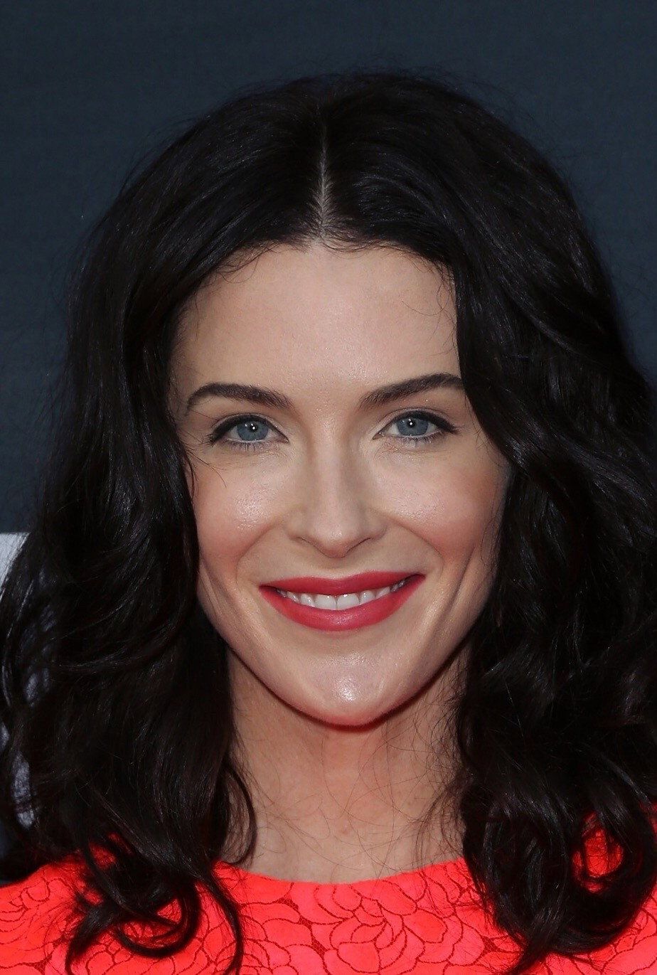 924x1371 Bridget Regan Image