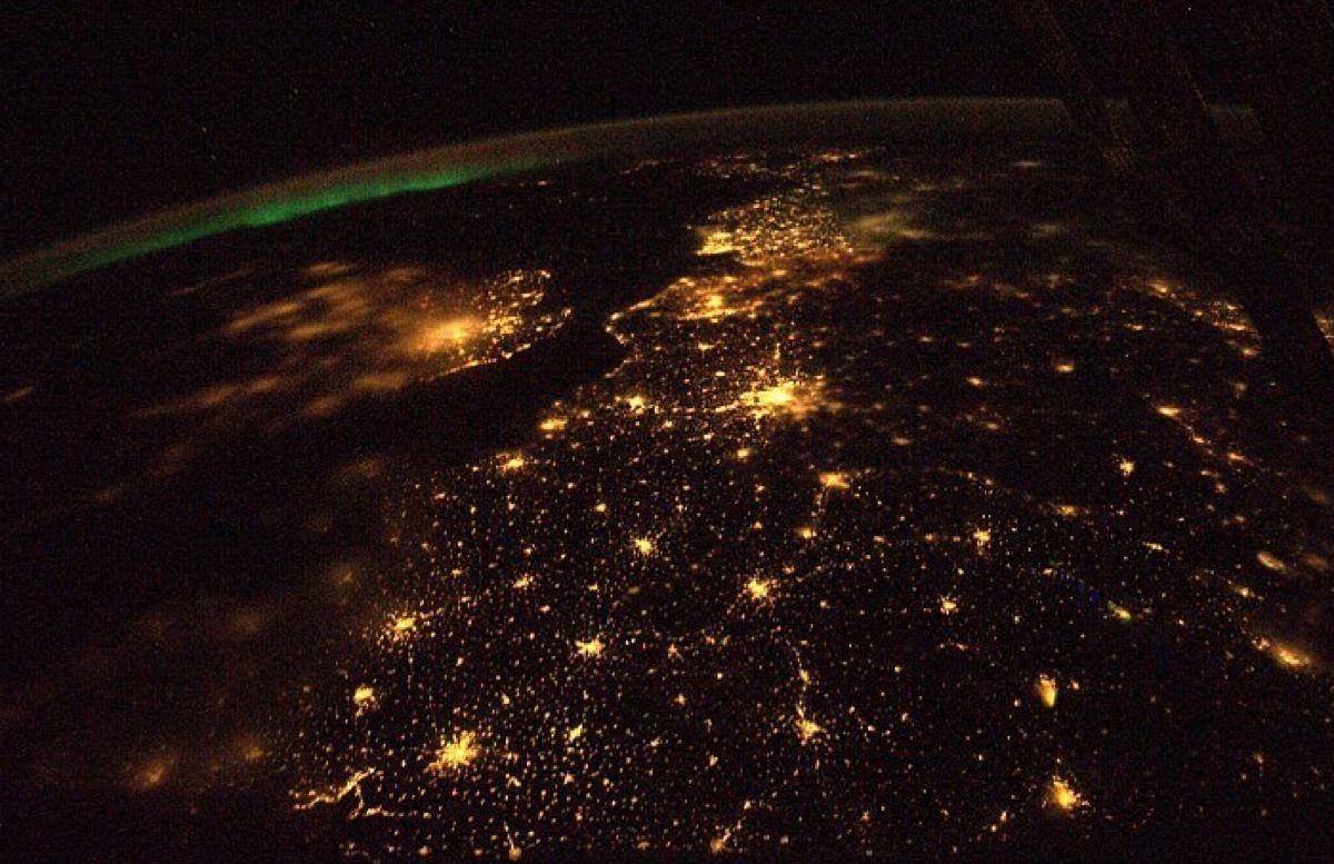 1200x777 Free Earth At Night From Space Station Background For PowerPoint