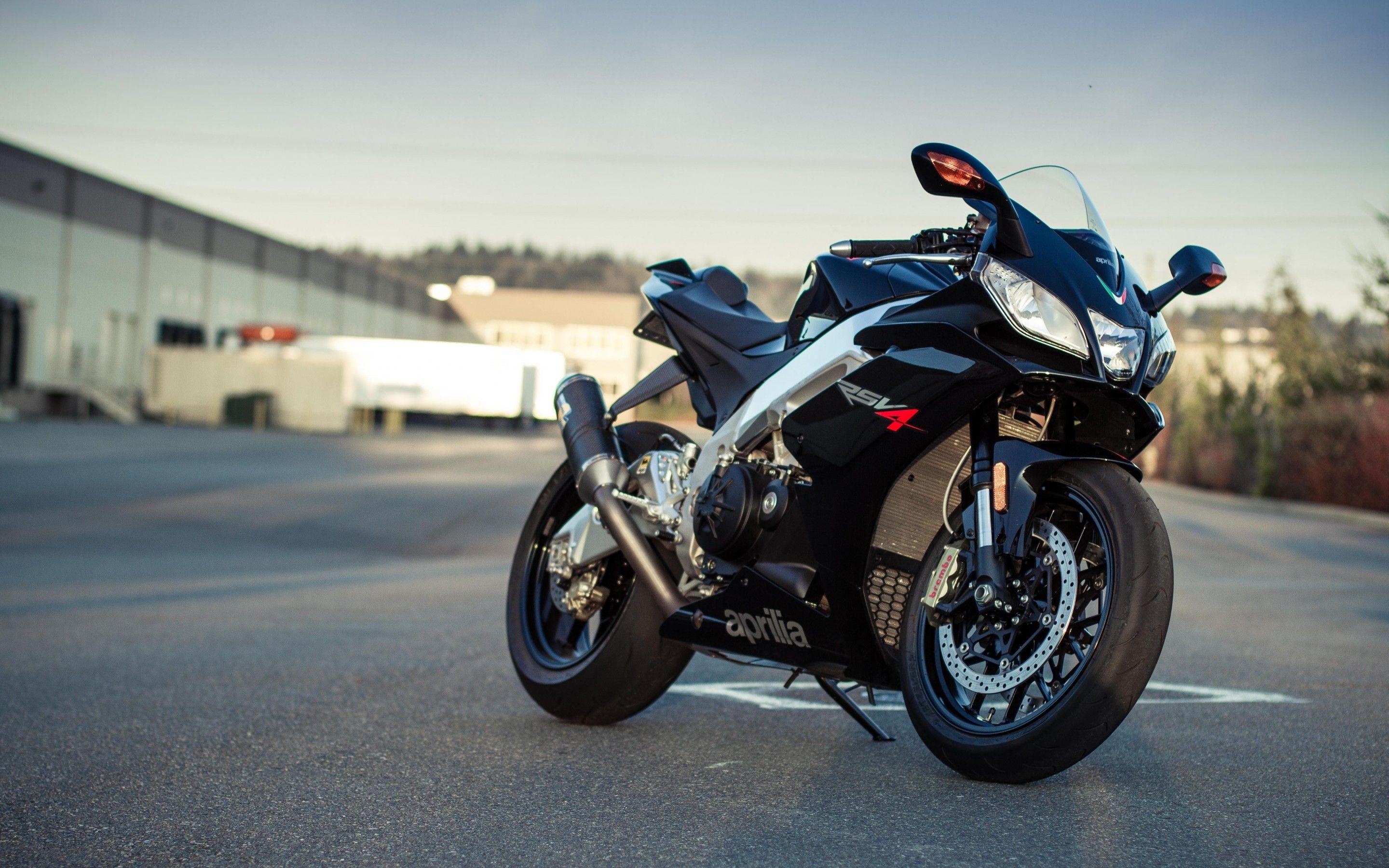 2880x1800 Aprilia rsv4 black Wallpaper