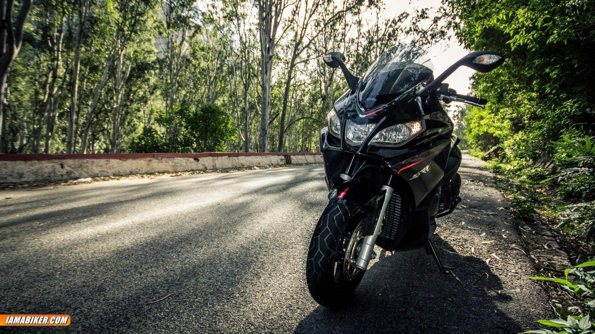 2048x1152 Aprilia RSV4 Wallpaper HD