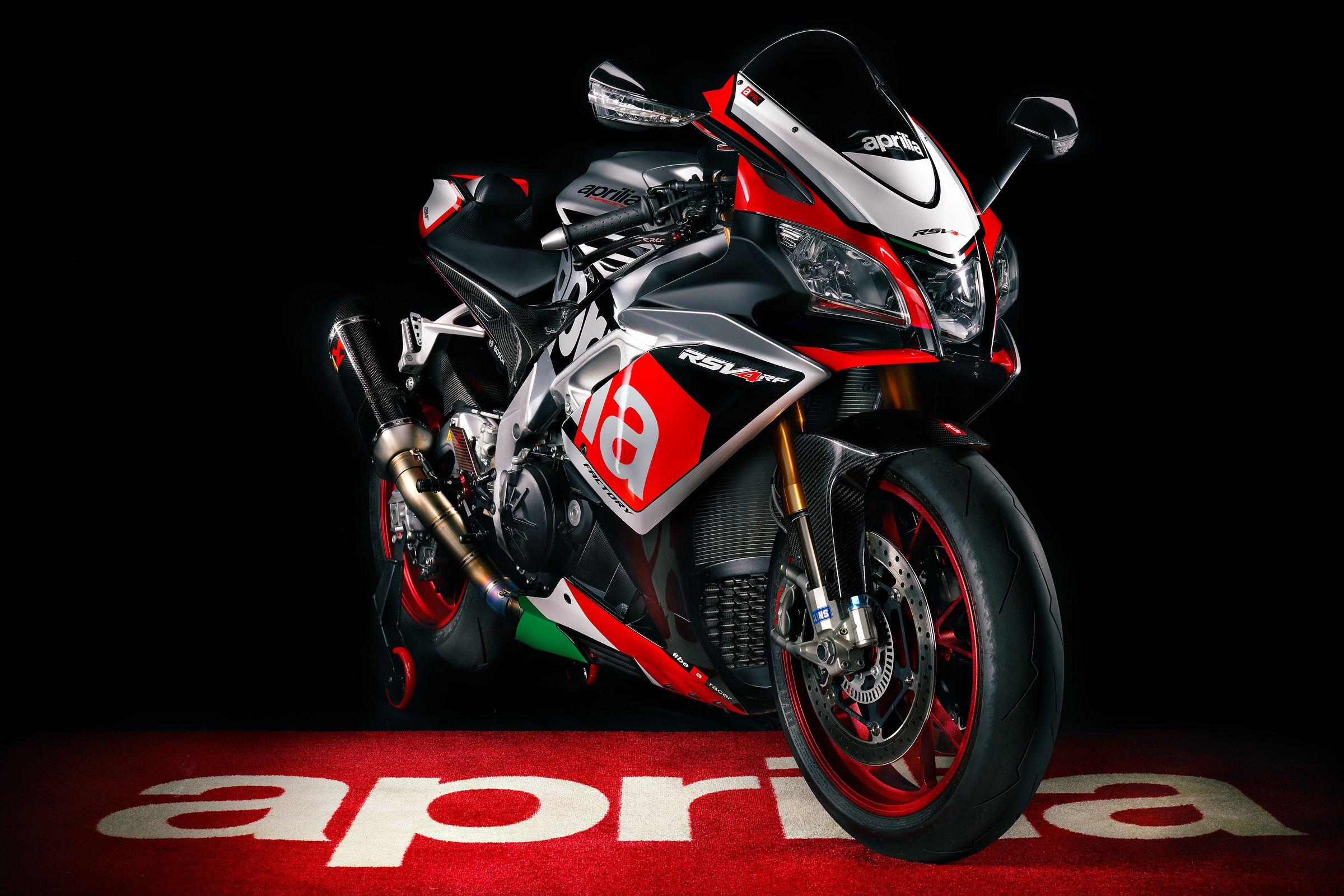 2400x1600 Aprilia RSV4 RF [2400x1600] [OC]