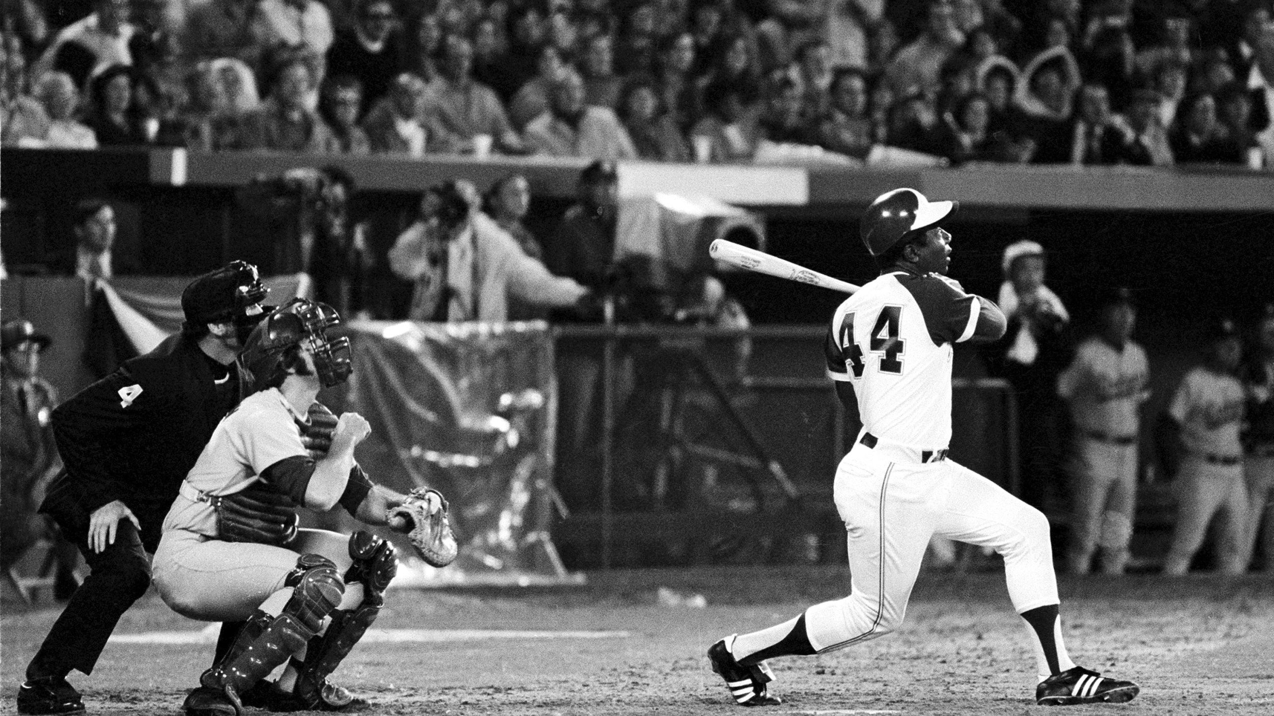 2560x1440 Years Later, A Braves Fan Shares Long Private Video Of Hank Aaron's 715th Home Run