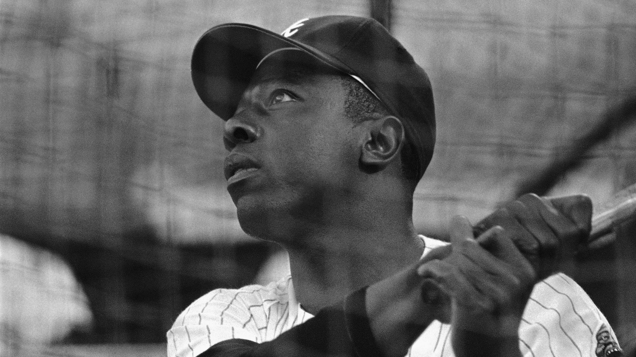 2048x1152 Hank Aaron: Baseball icon and civil rights activist dies aged 86