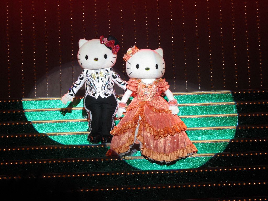 1024x768 Dear Daniel & Hello Kitty. at the end of the wizard of oz p