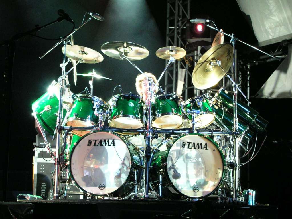 1024x768 Simon Phillips on