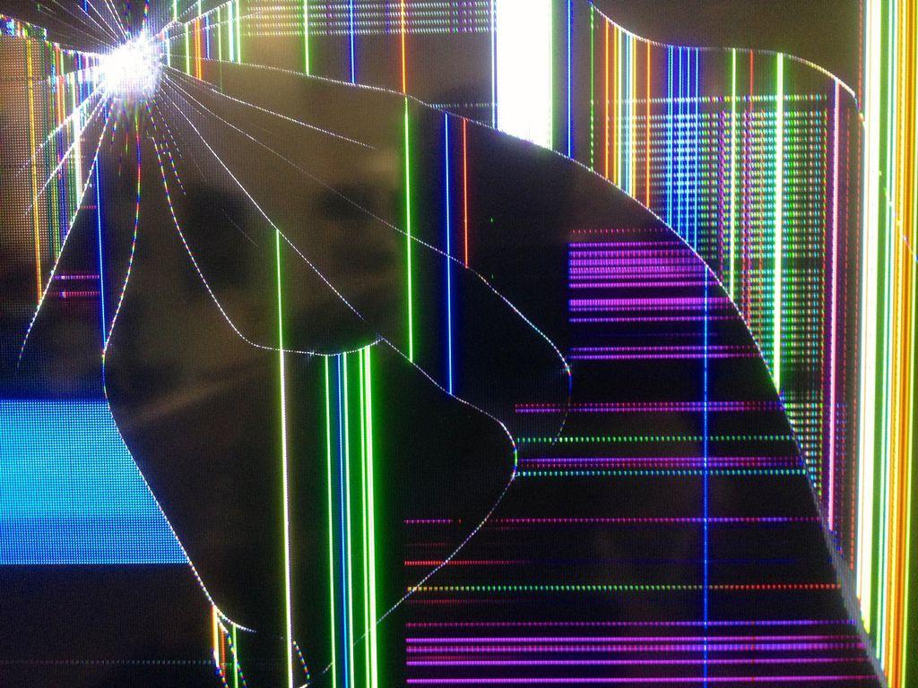 1024x768 Broken TV Screen Wallpaper