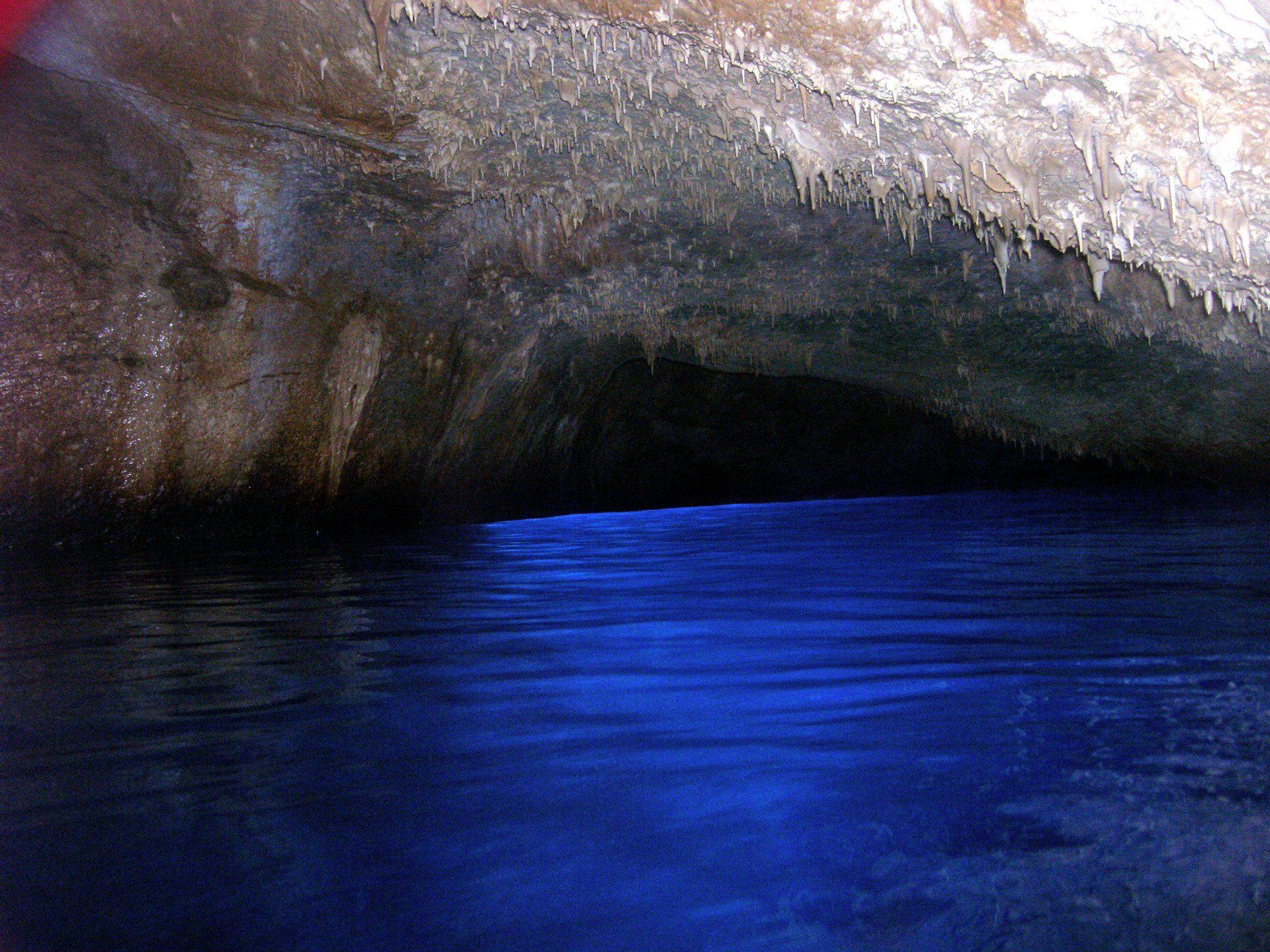 1920x1440 Cave diving. Naxos Diving Center