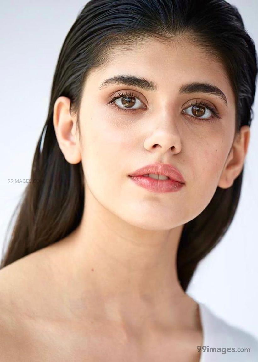 820x1151 Sanjana Sanghi Hot HD Photo & Wallpaper for mobile