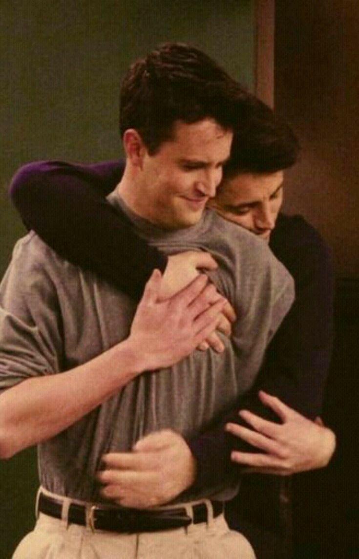 735x1144 Chandler Bing Wallpaper